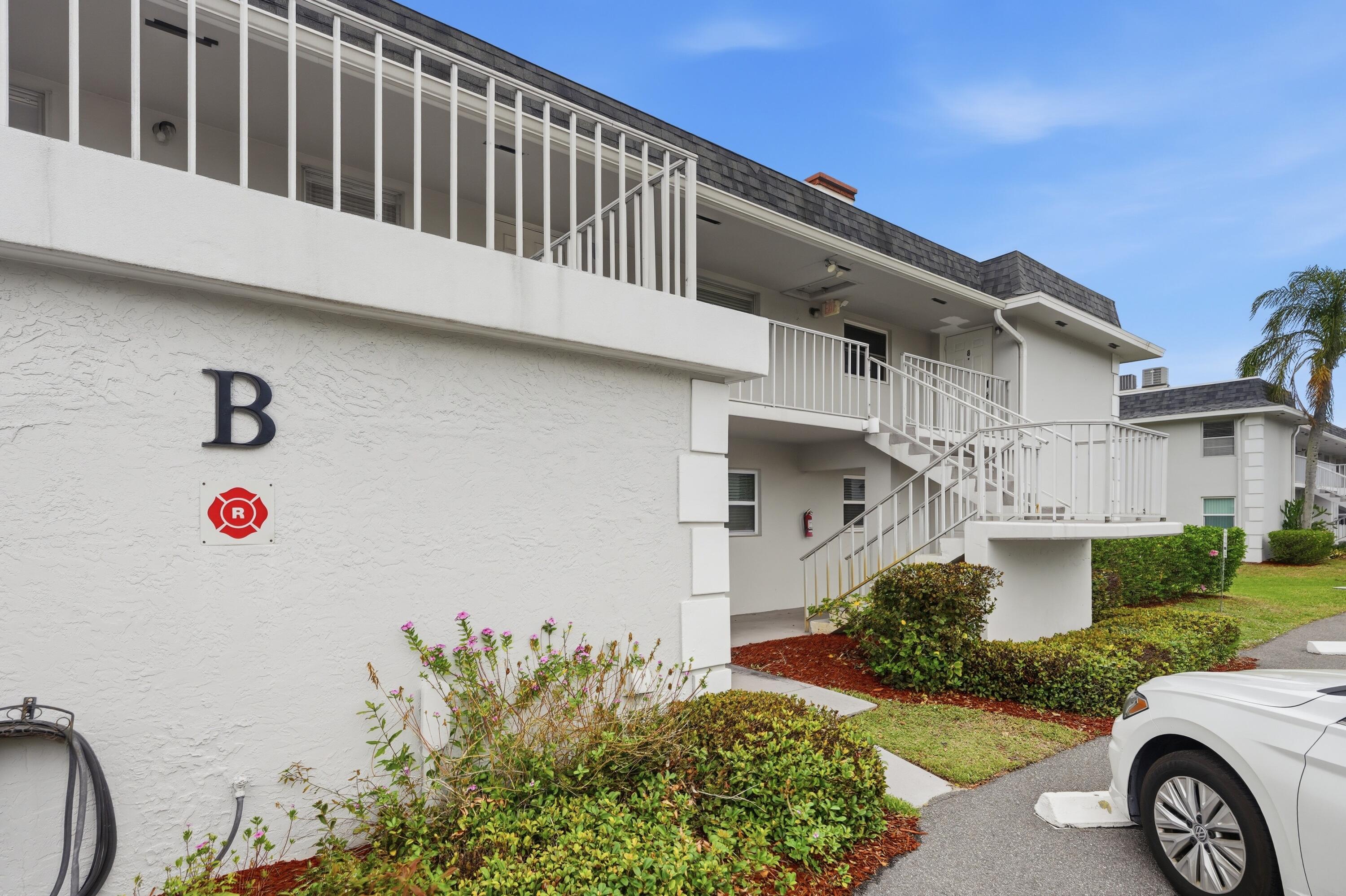 Foto de propiedad en 1166 6th Avenue B8, Vero Beach, FL 32960 Vero Beach con MLS# 