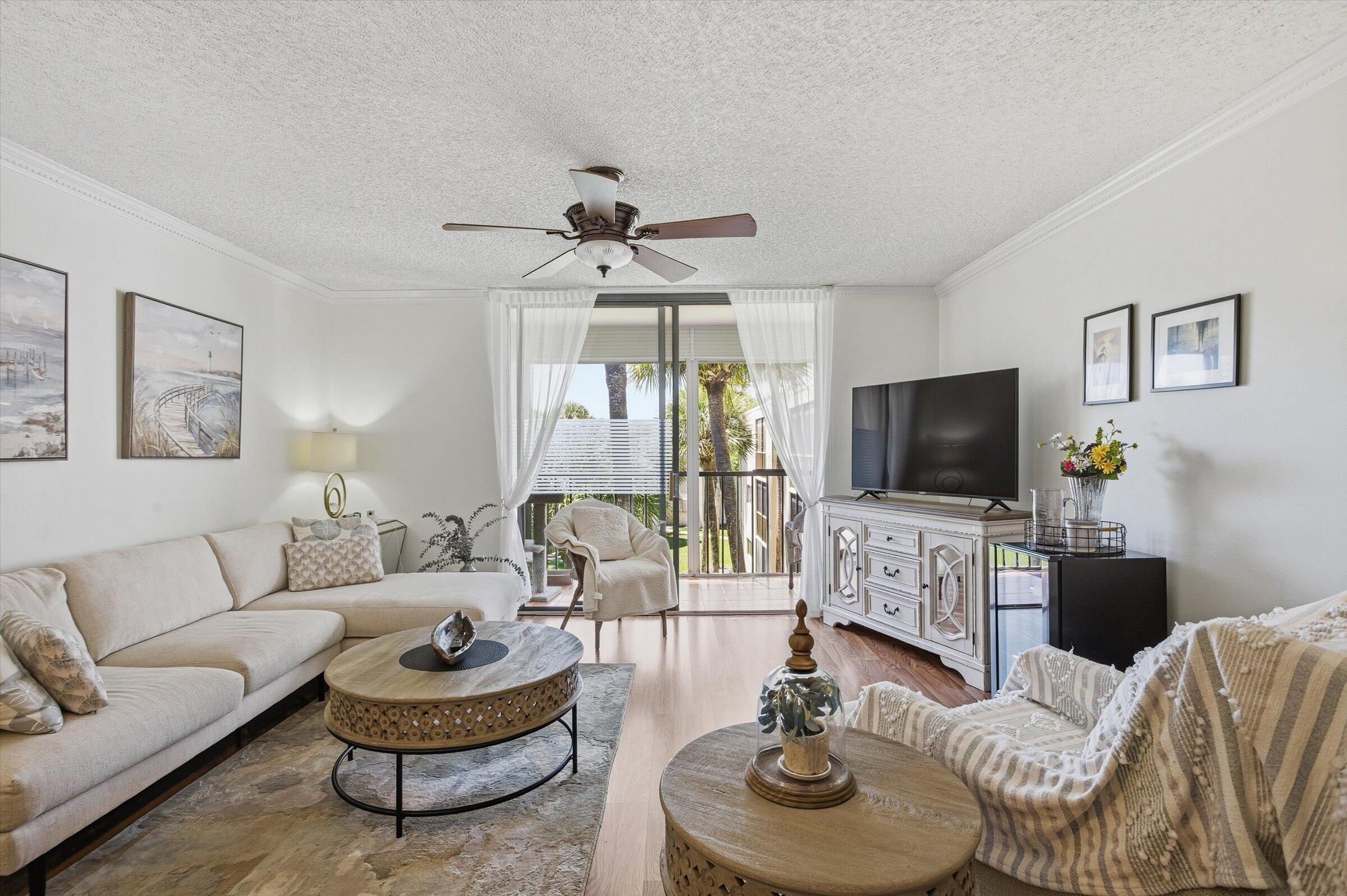 Foto de propiedad en 5370 Las Verdes Circle 303, Delray Beach, FL 33484 Delray Beach con MLS# 