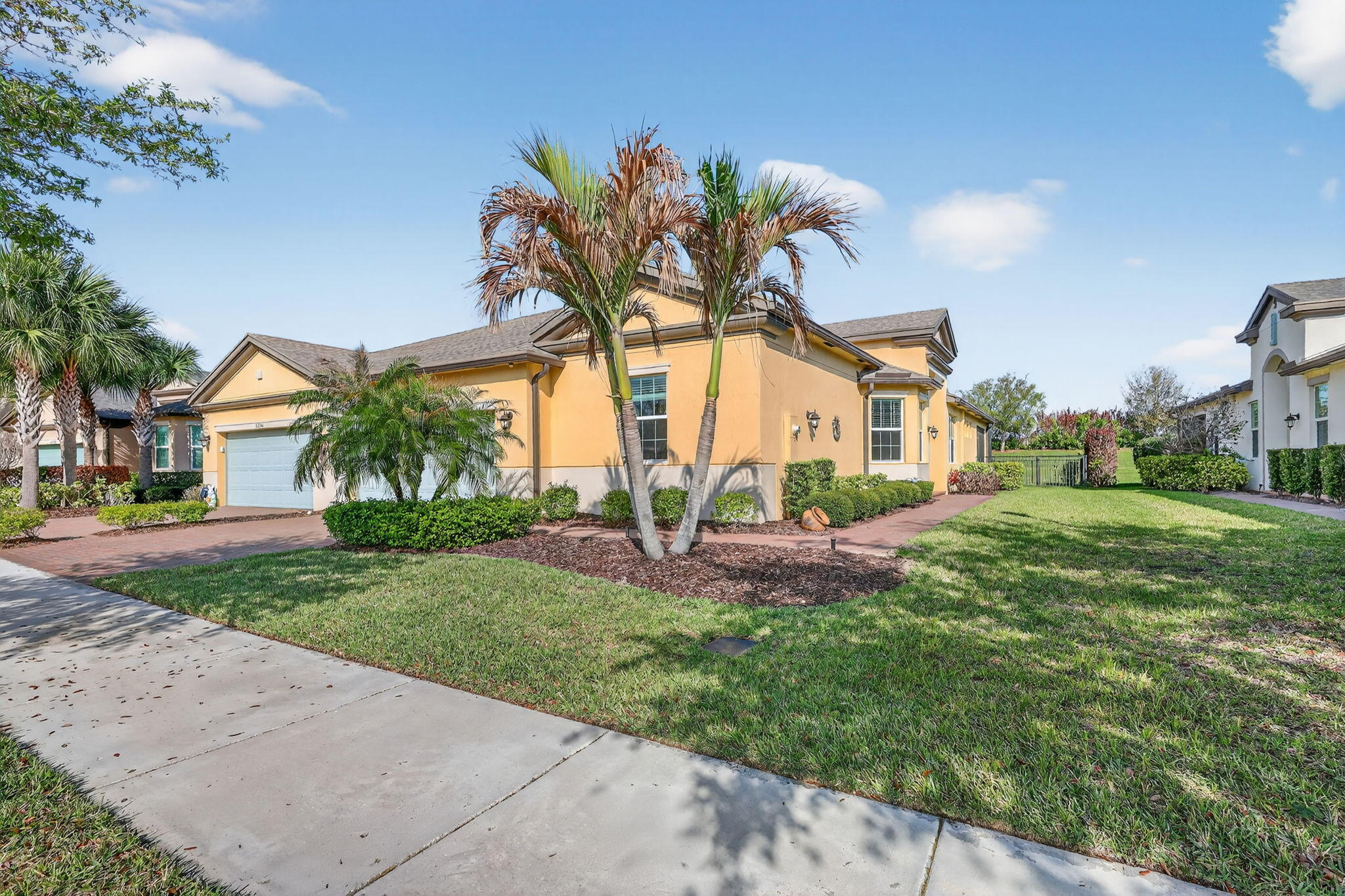 Foto de propiedad en 12932 SW Lake Fern Circle, Port St. Lucie, FL 34987 Port St. Lucie con MLS# 