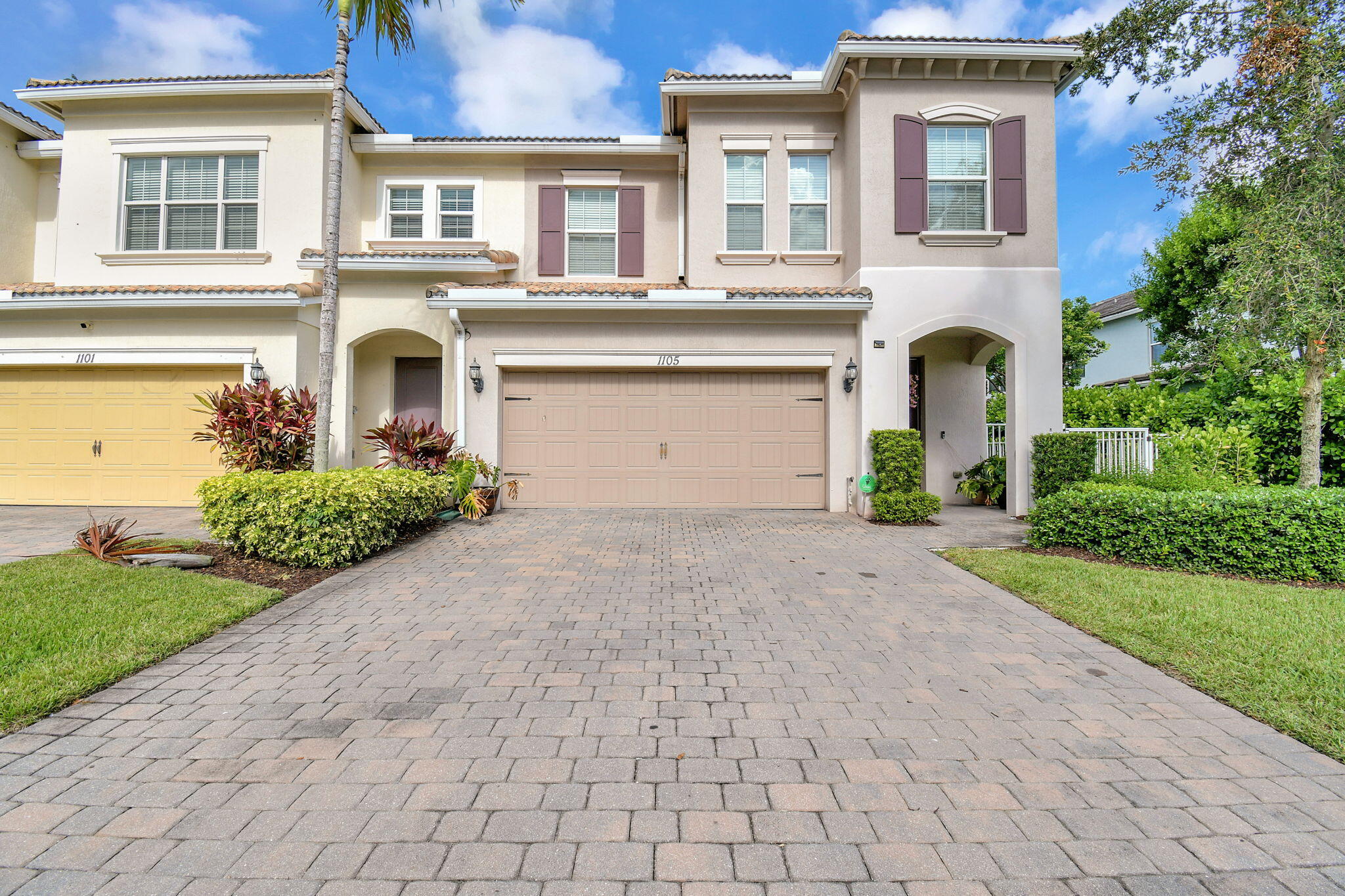 Foto de propiedad en 1105 Banyan Drive, Hollywood, FL 33021 Hollywood con MLS# 