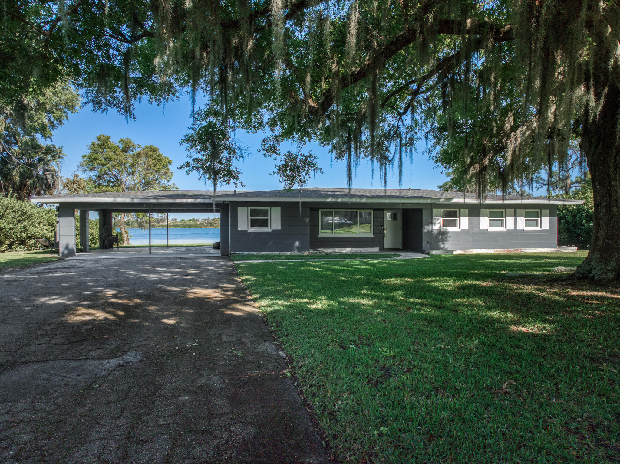 Foto de propiedad en 1622 W Dinner Lake Drive, Sebring, FL 33870 Sebring con MLS# 
