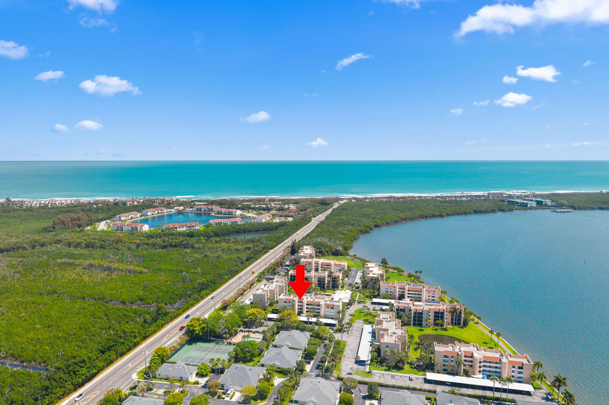 Foto de propiedad en 3412 NE Causeway Boulevard 102, Jensen Beach, FL 34957 Jensen Beach con MLS# 