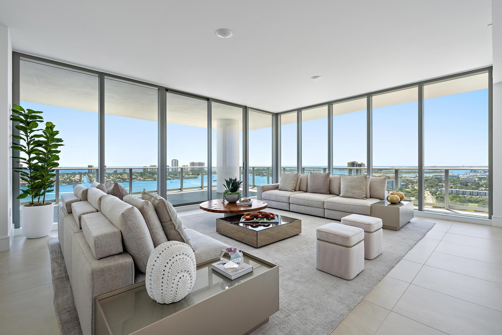 Foto de propiedad en 220 Lake Shore Drive 2212, Lake Park, FL 33403 Lake Park con MLS# 