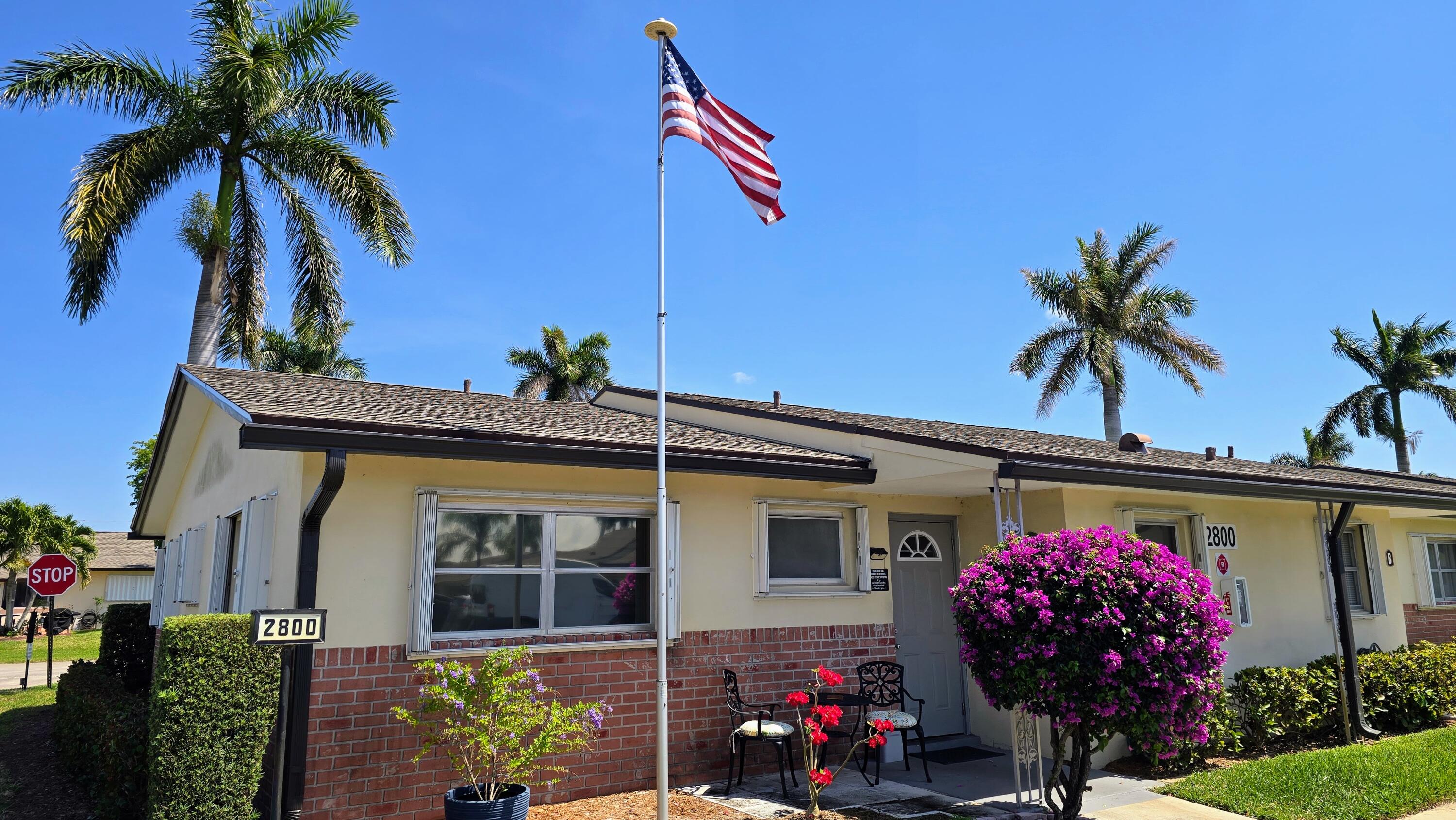 Foto de propiedad en 2800 Ashley Drive E B, West Palm Beach, FL 33415 West Palm Beach con MLS# 