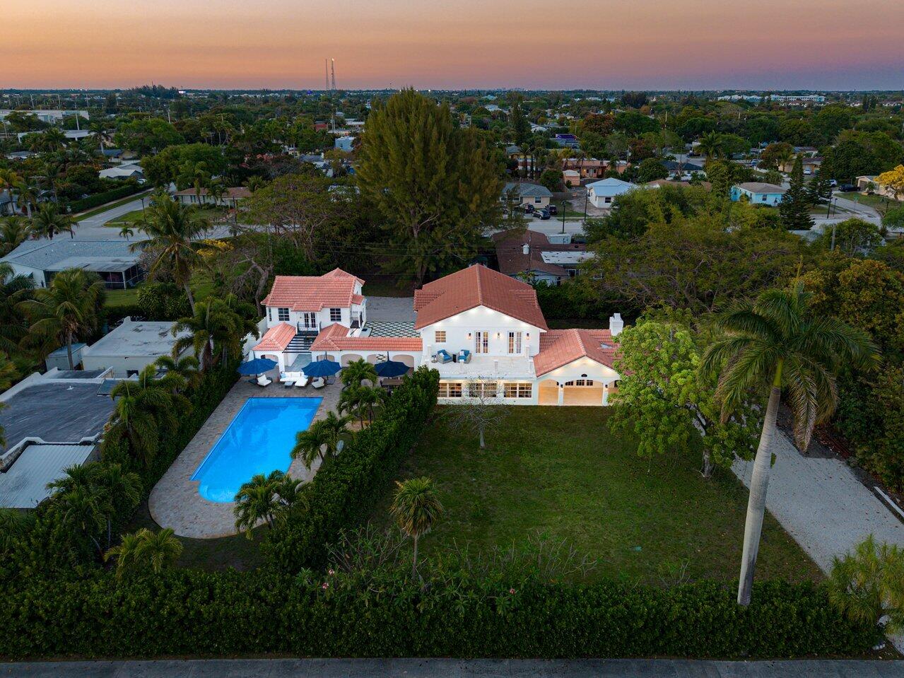 Foto de propiedad en 321 SW 1st Avenue, Boynton Beach, FL 33435 Boynton Beach con MLS# 