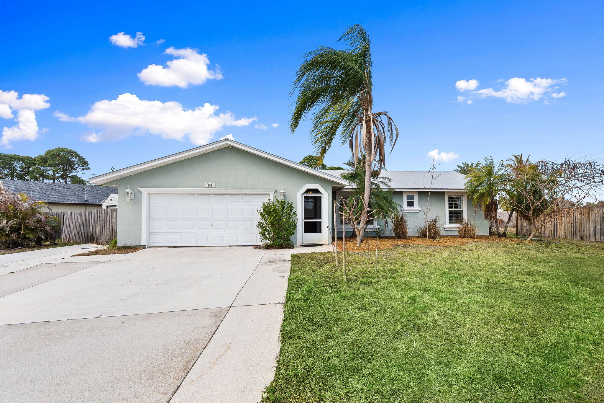Foto de propiedad en 501 SW Todd Avenue, Port St. Lucie, FL 34983 Port St. Lucie con MLS# 