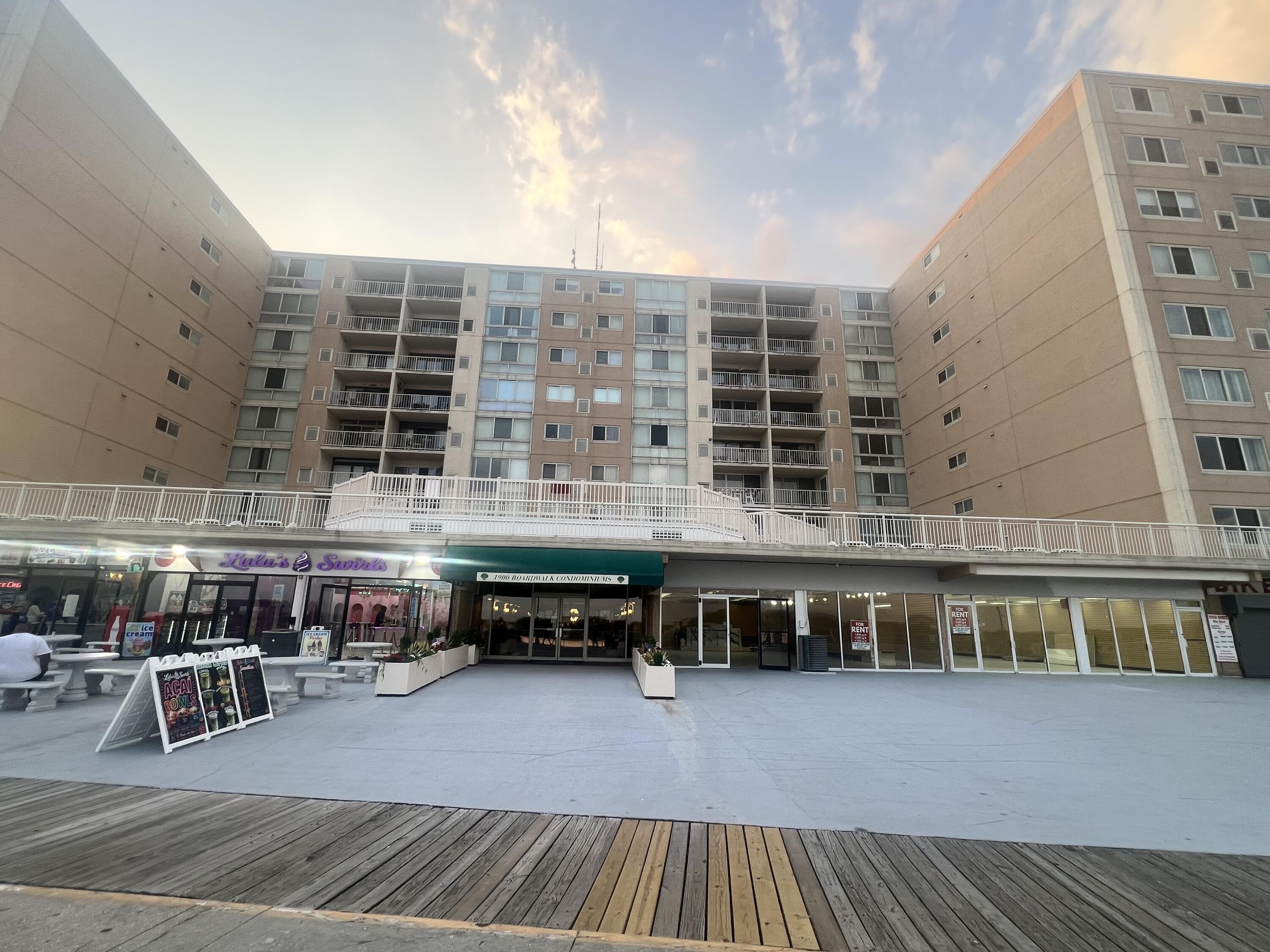Foto de propiedad en 1904 Boardwalk, NJ  con MLS# 