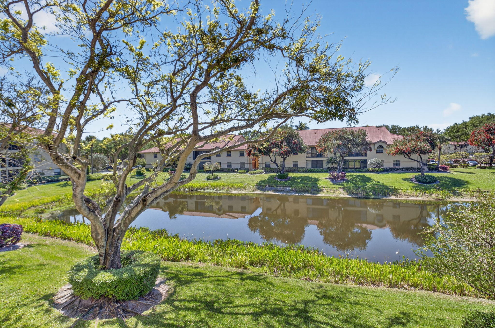Foto de propiedad en 5155 Europa Drive M, Boynton Beach, FL 33437 Boynton Beach con MLS# 