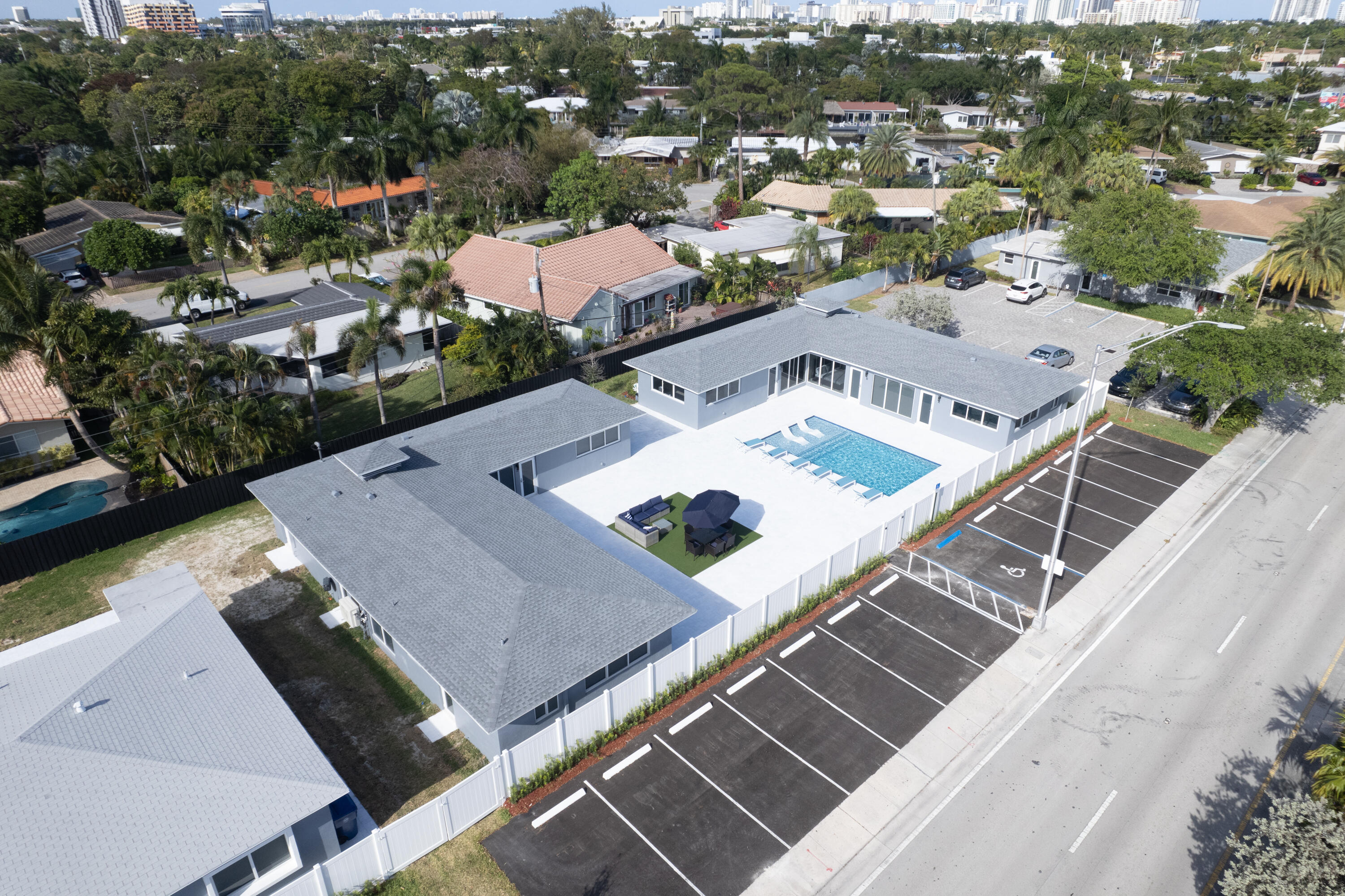 Foto de propiedad en 2025 NE 26th Street 1-3, Wilton Manors, FL 33305 Wilton Manors con MLS# 