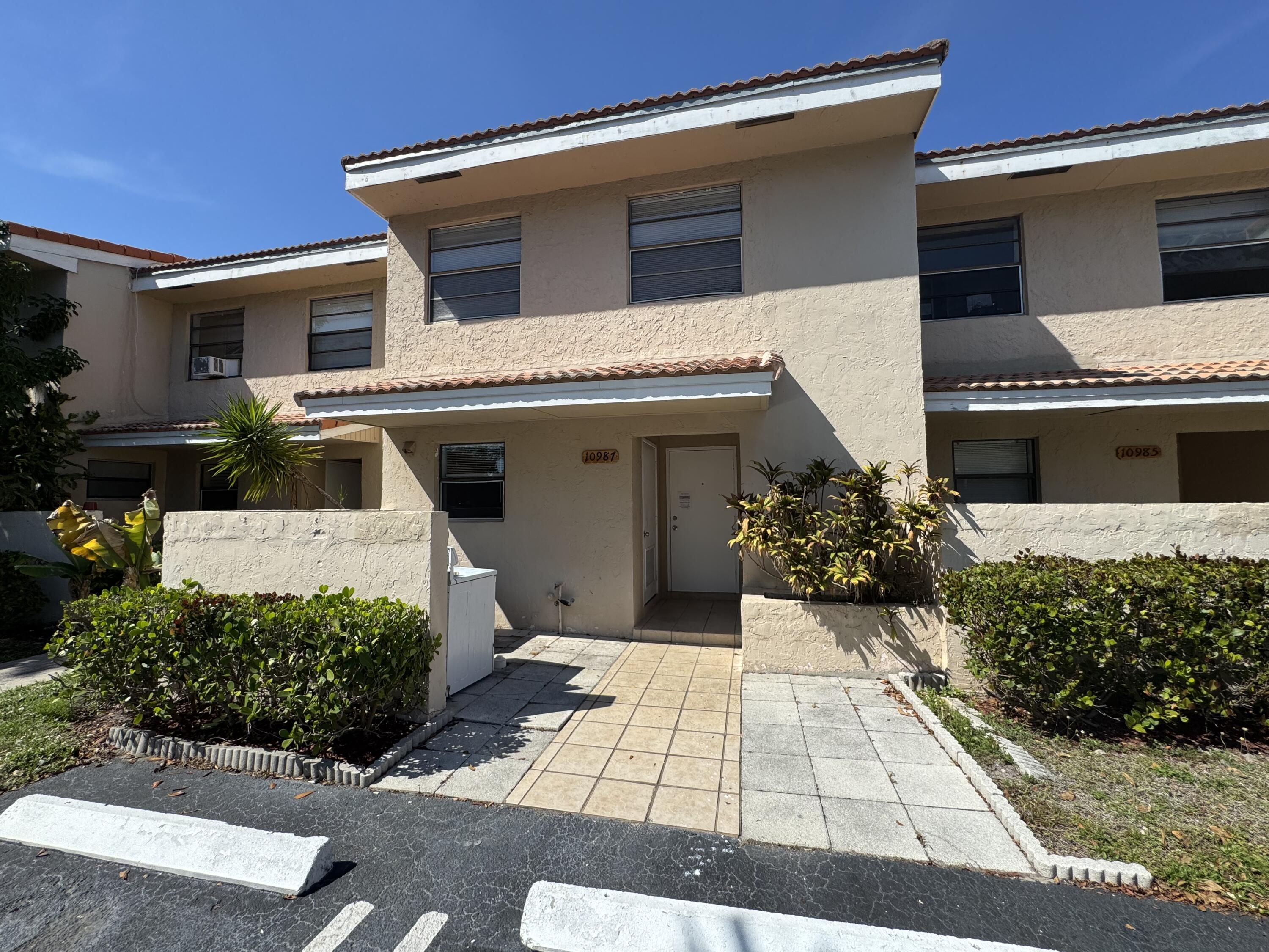 Foto de propiedad en 10987 Royal Palm Boulevard 9, Coral Springs, FL 33065 Coral Springs con MLS# 