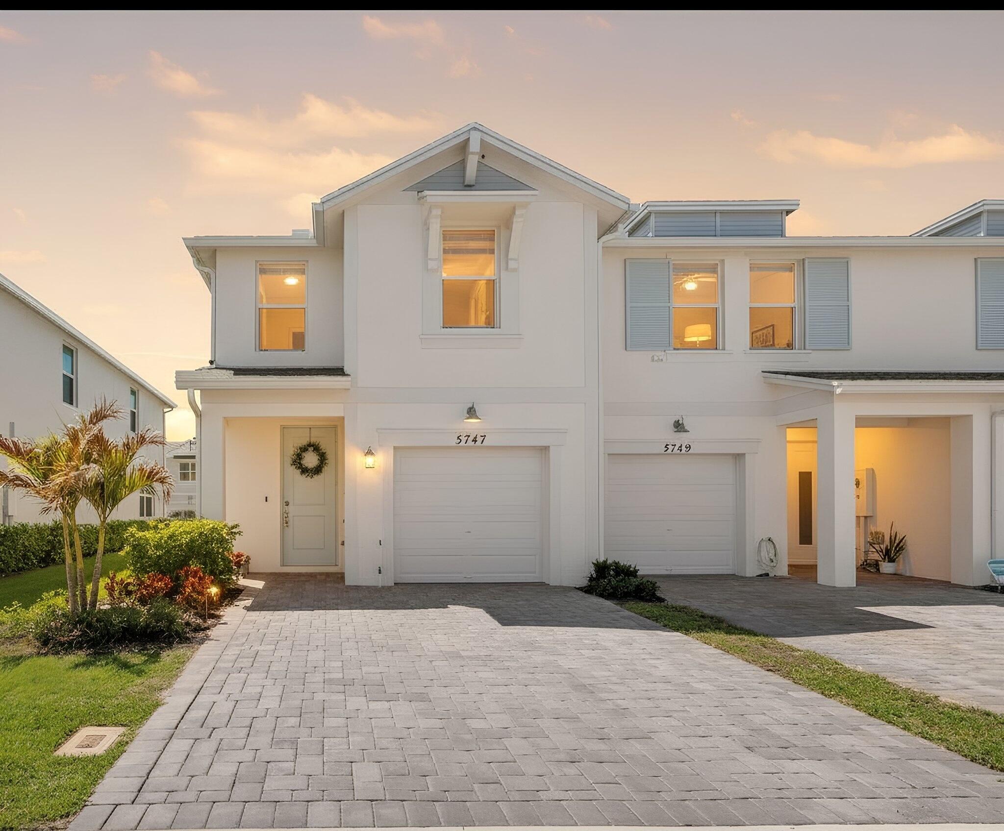 Foto de propiedad en 5747 SE Edgewater Circle, Stuart, FL 34997 Stuart con MLS# 