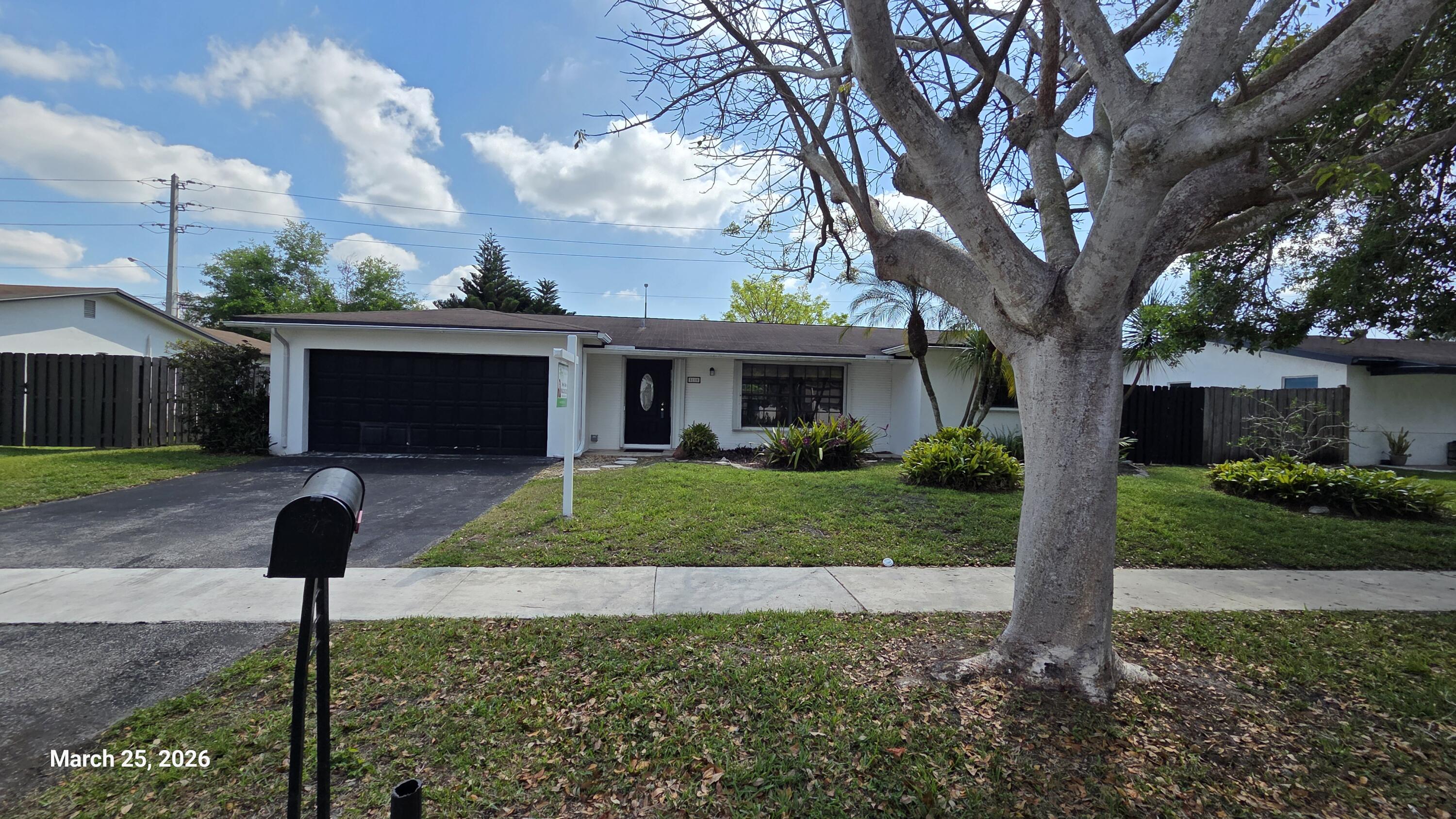 Foto de propiedad en 5110 SW 101st Avenue, Cooper City, FL 33328 Cooper City con MLS# 