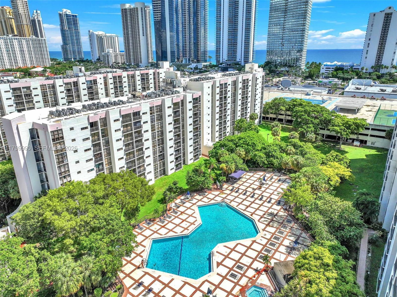 Foto de propiedad en 17021 N Bay Road 105, Sunny Isles Beach, FL 33160 Sunny Isles Beach con MLS# 