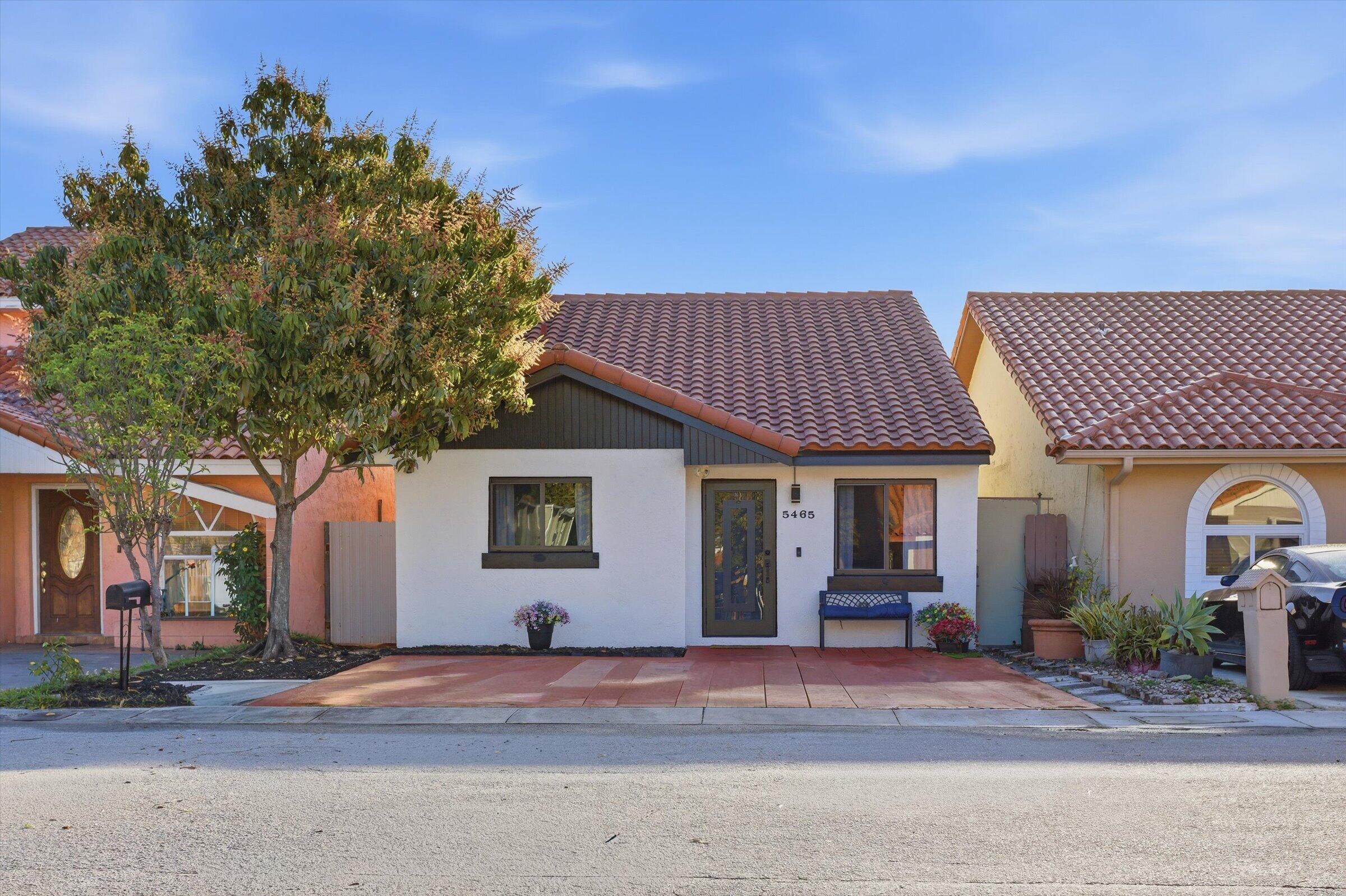 Foto de propiedad en 5465 W 27th Lane, Hialeah, FL 33016 Hialeah con MLS# 
