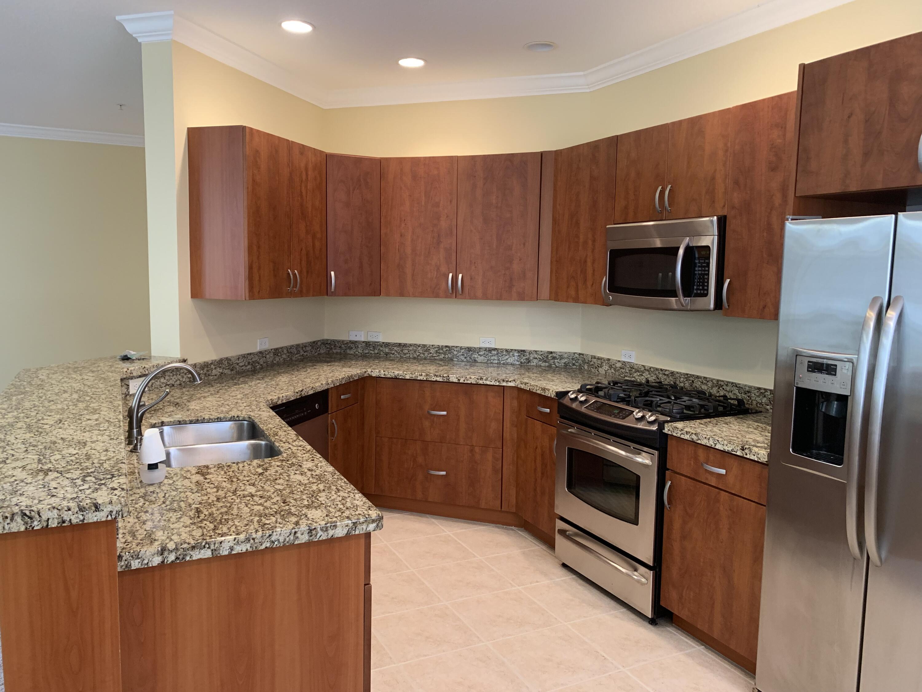 Foto de propiedad en 3055 NW 126th Avenue 323, Sunrise, FL 33323 Sunrise con MLS# 