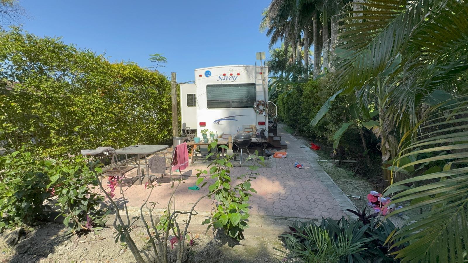 Foto de propiedad en 16020 SW 208th Avenue, Miami, FL 33187 Miami con MLS# 