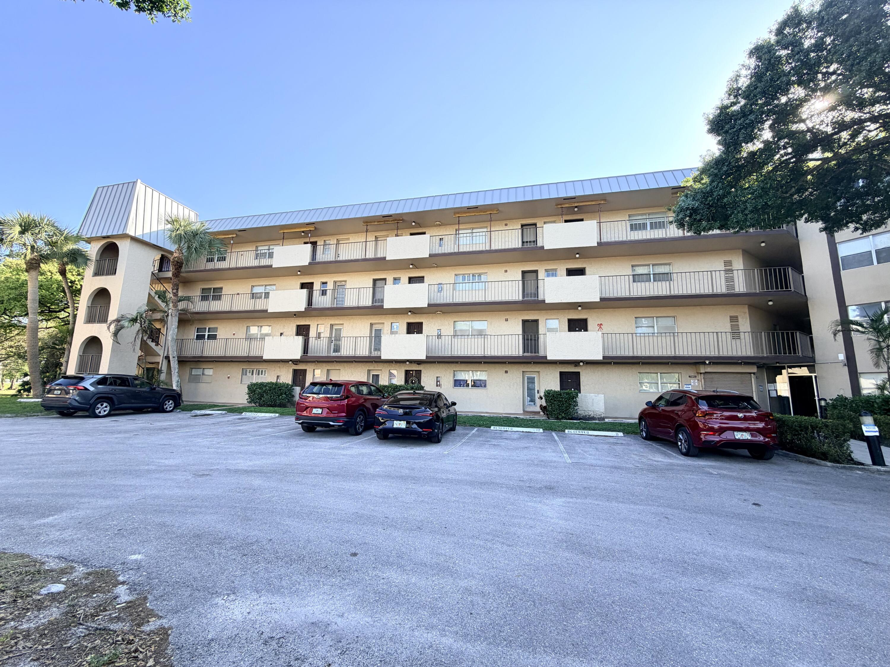 Foto de propiedad en 6260 S Falls Cir Drive 201, Lauderhill, FL 33319 Lauderhill con MLS# 
