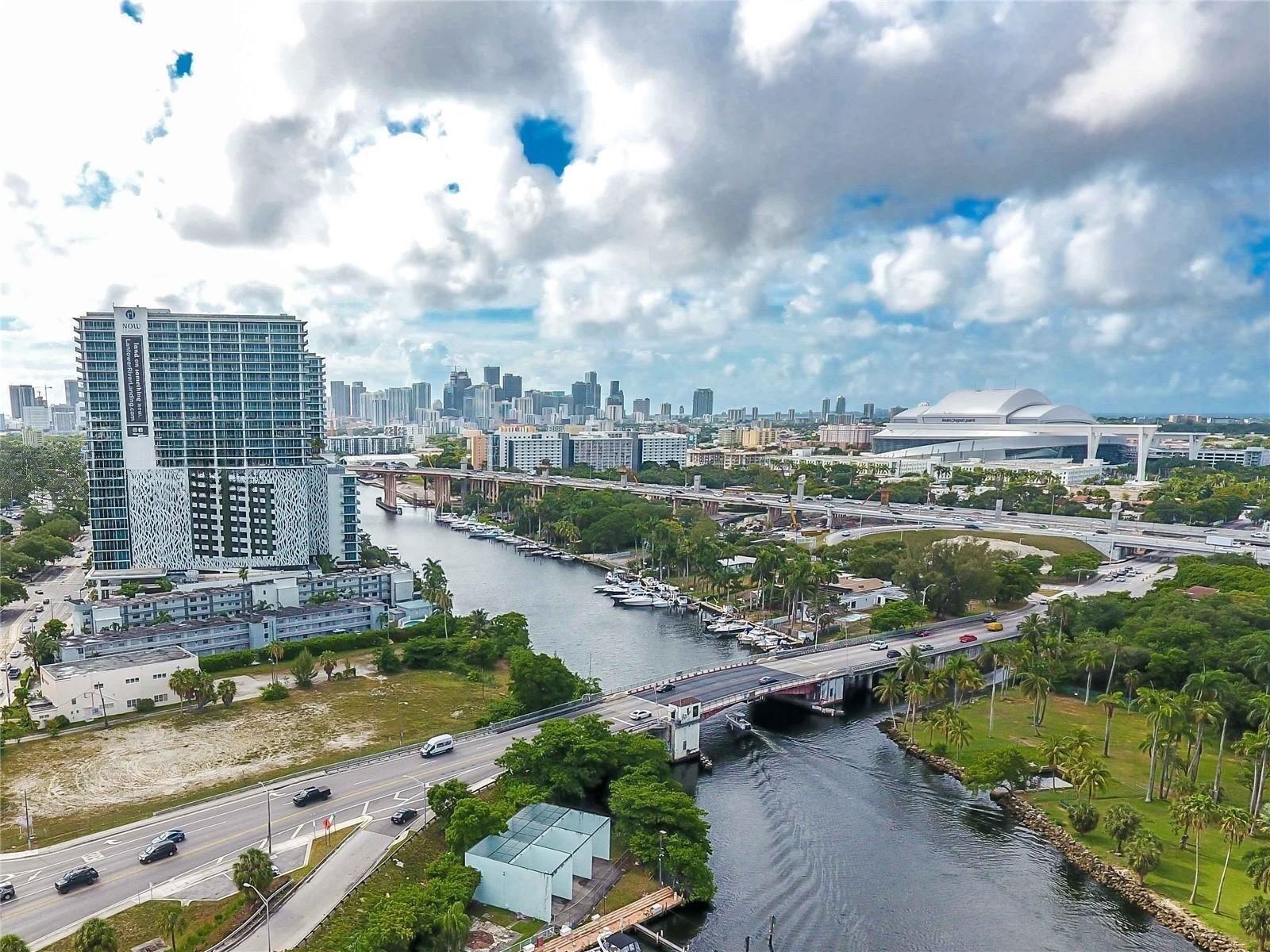 Foto de propiedad en 1740 NW N River Drive 319, Miami, FL 33125 Miami con MLS# 