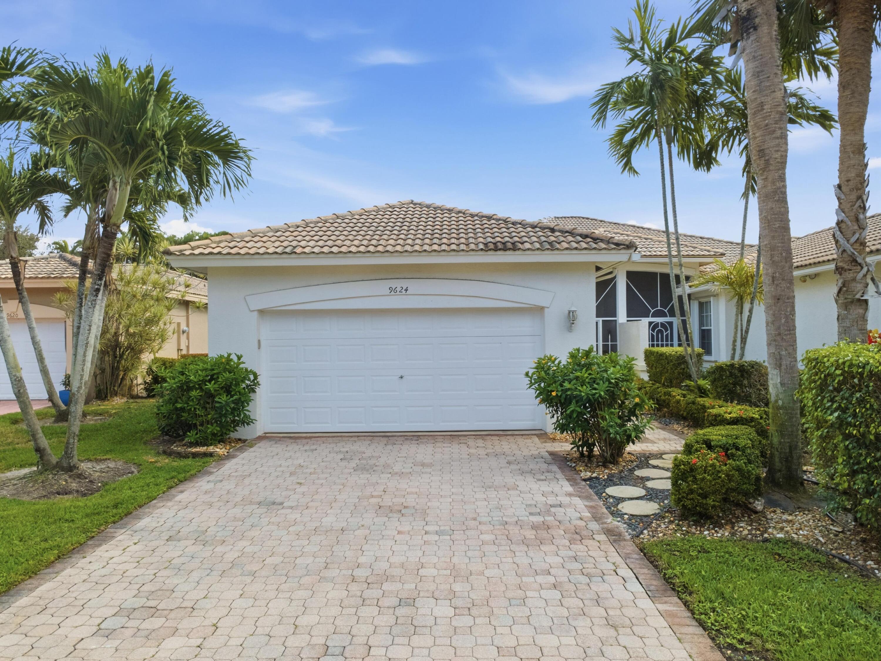 Foto de propiedad en 9624 Crescent View Drive N, Boynton Beach, FL 33437 Boynton Beach con MLS# 