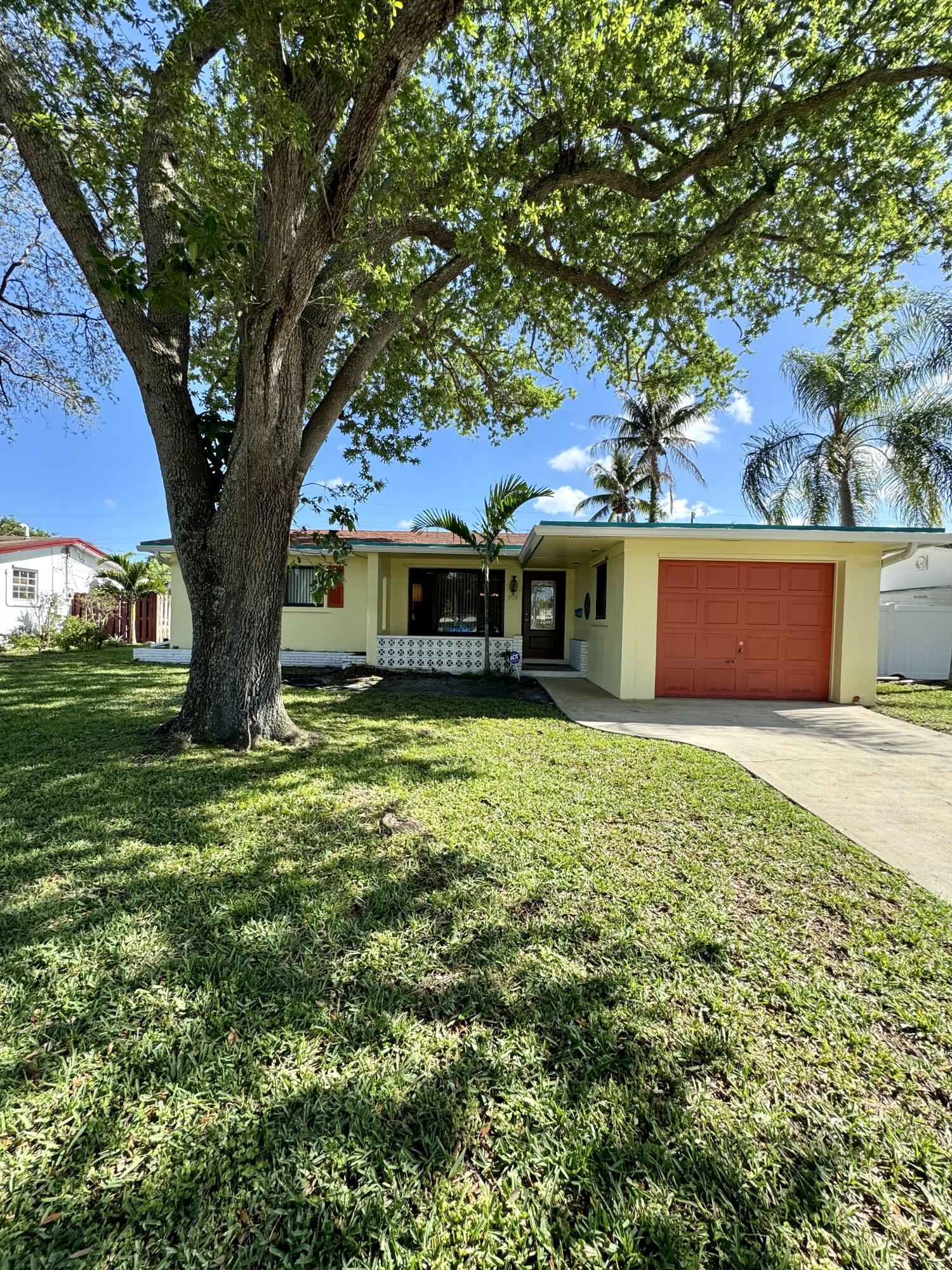Foto de propiedad en 3510 Taft Street, Hollywood, FL 33021 Hollywood con MLS# 
