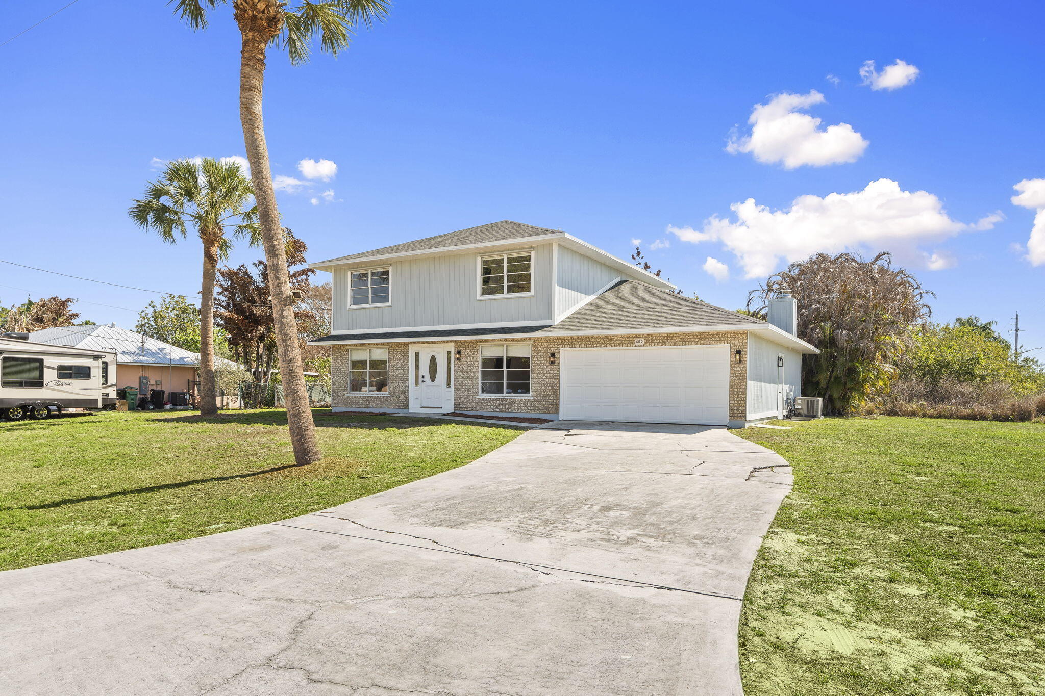 Foto de propiedad en 405 NE Midvale Street, Port St. Lucie, FL 34983 Port St. Lucie con MLS# 