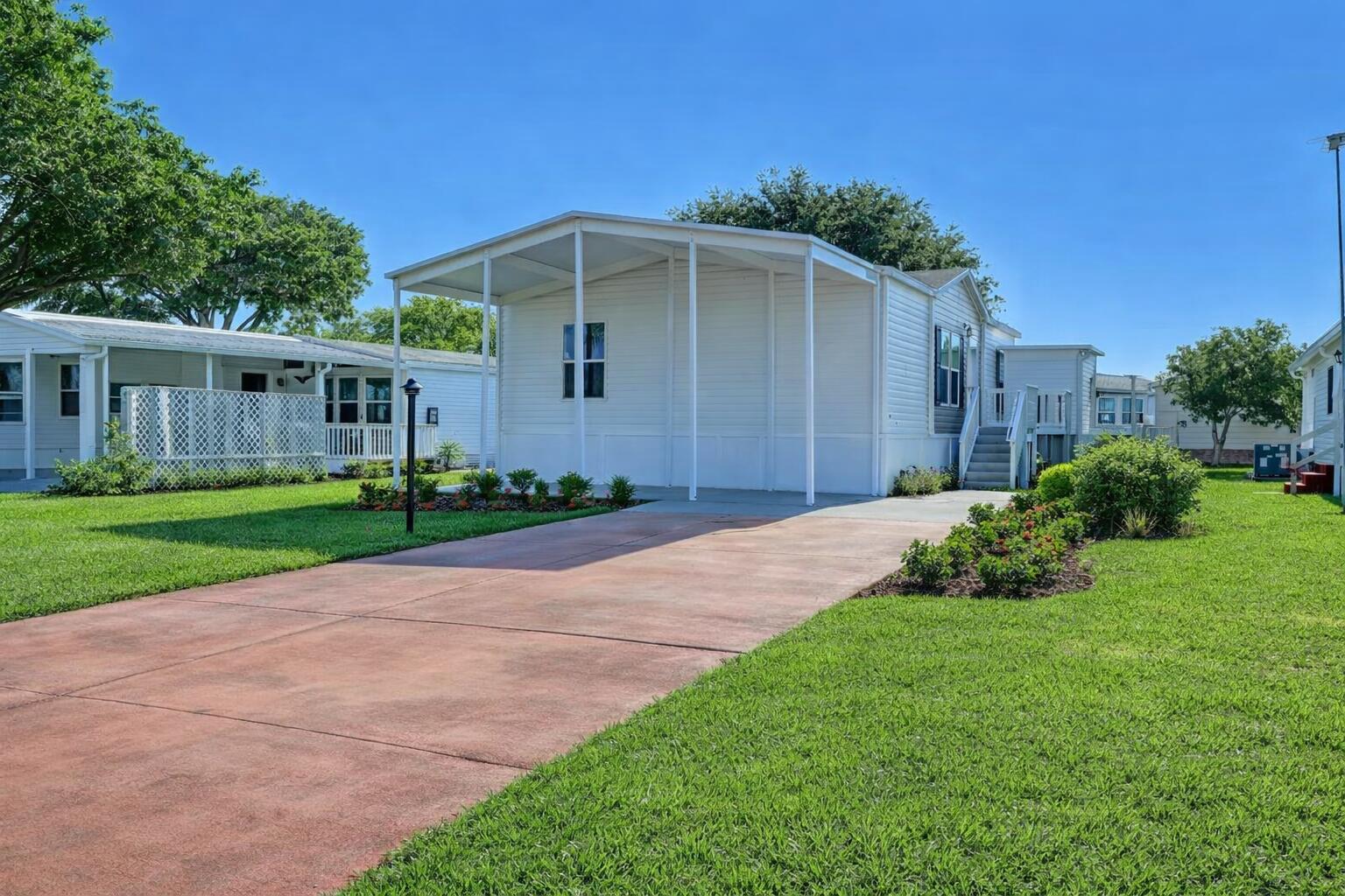 Foto de propiedad en 1479 Barefoot Circle, Sebastian, FL 32976 Sebastian con MLS# 