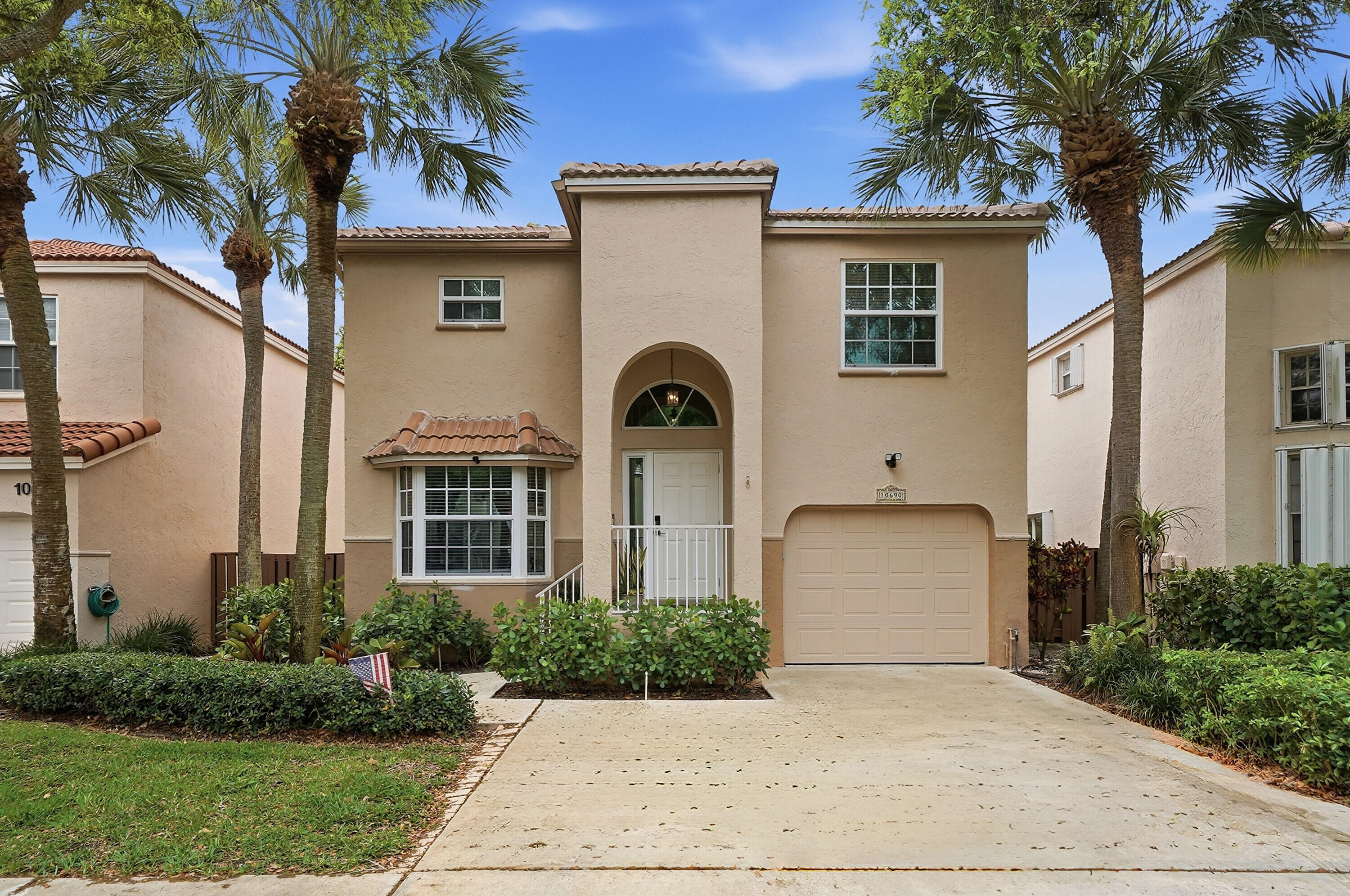 Foto de propiedad en 10690 NW 12th Drive, Plantation, FL 33322 Plantation con MLS# 