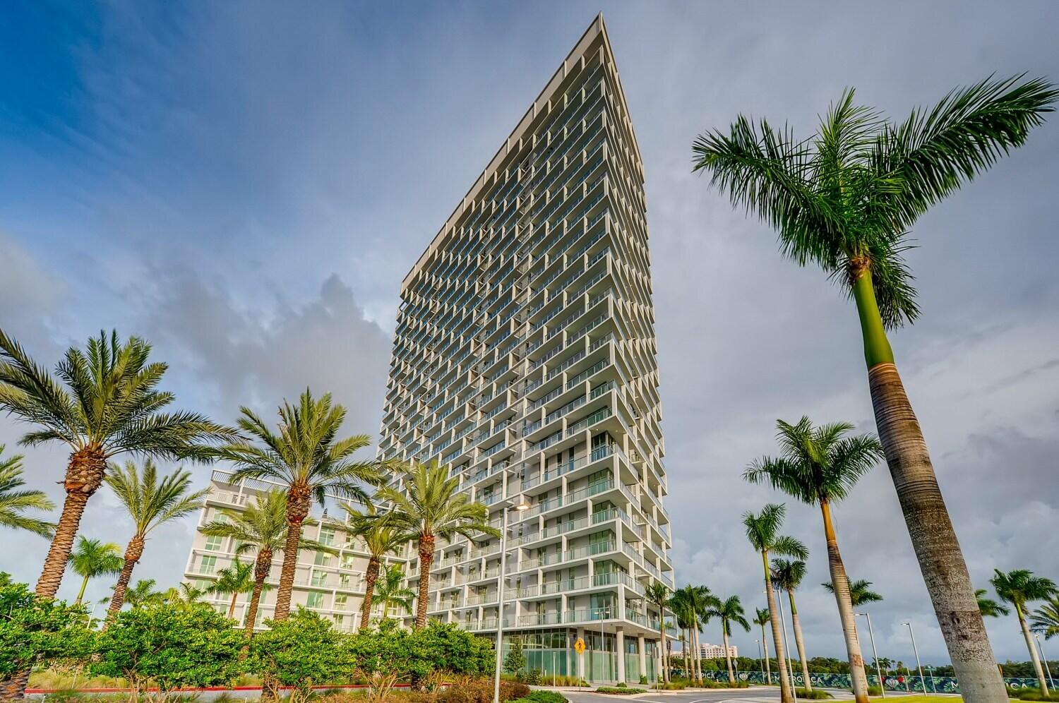 Foto de propiedad en 2000 Metropica Way 2107, Sunrise, FL 33323 Sunrise con MLS# 