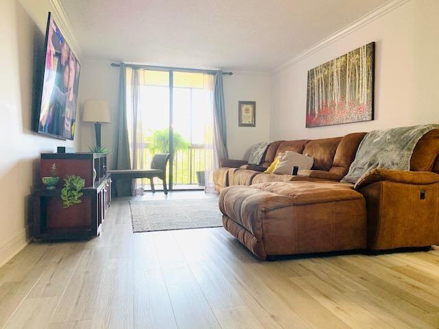 Foto de propiedad en 737 SE 1st Way 306, Deerfield Beach, FL 33441 Deerfield Beach con MLS# 