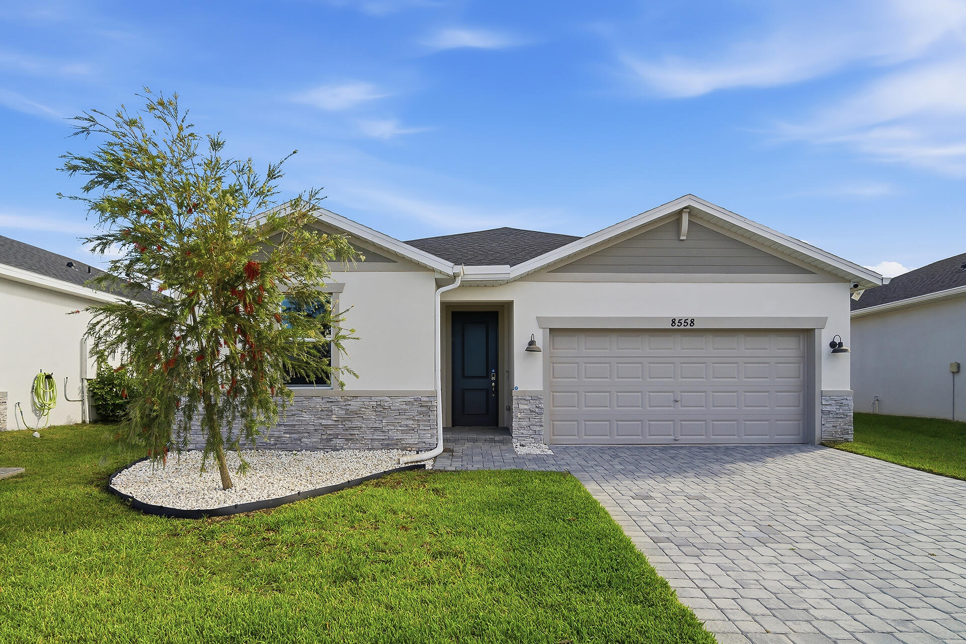 Foto de propiedad en 8558 Dahlia Circle, Port St. Lucie, FL 34986 Port St. Lucie con MLS# 