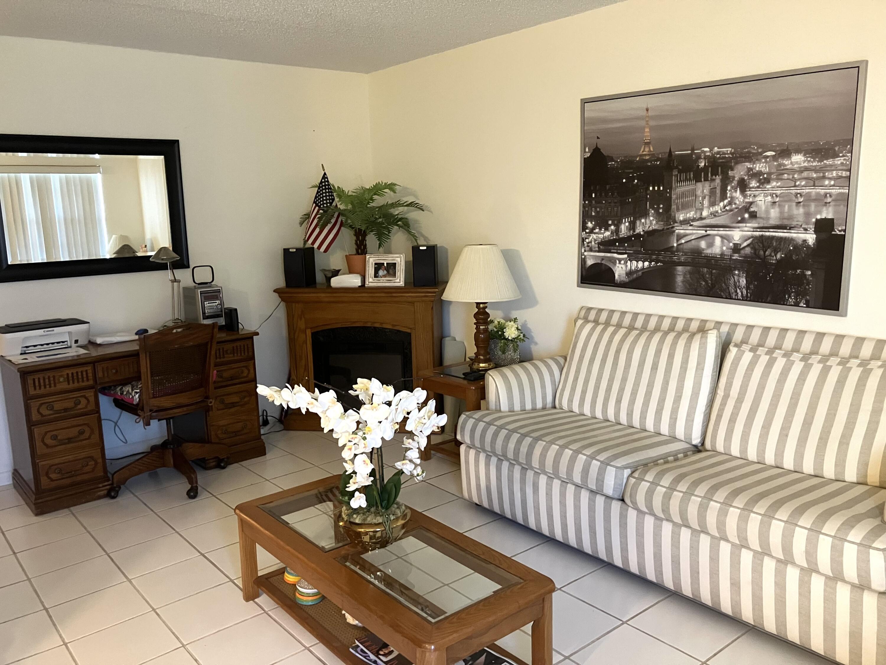 Foto de propiedad en 283 Durham H E 283, Deerfield Beach, FL 33442 Deerfield Beach con MLS# 