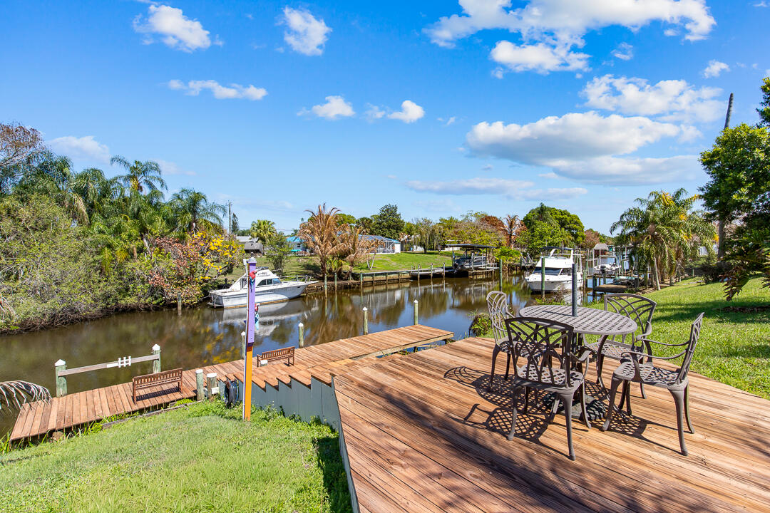 Foto de propiedad en 343 SE Verada Avenue, Port St. Lucie, FL 34983 Port St. Lucie con MLS# 