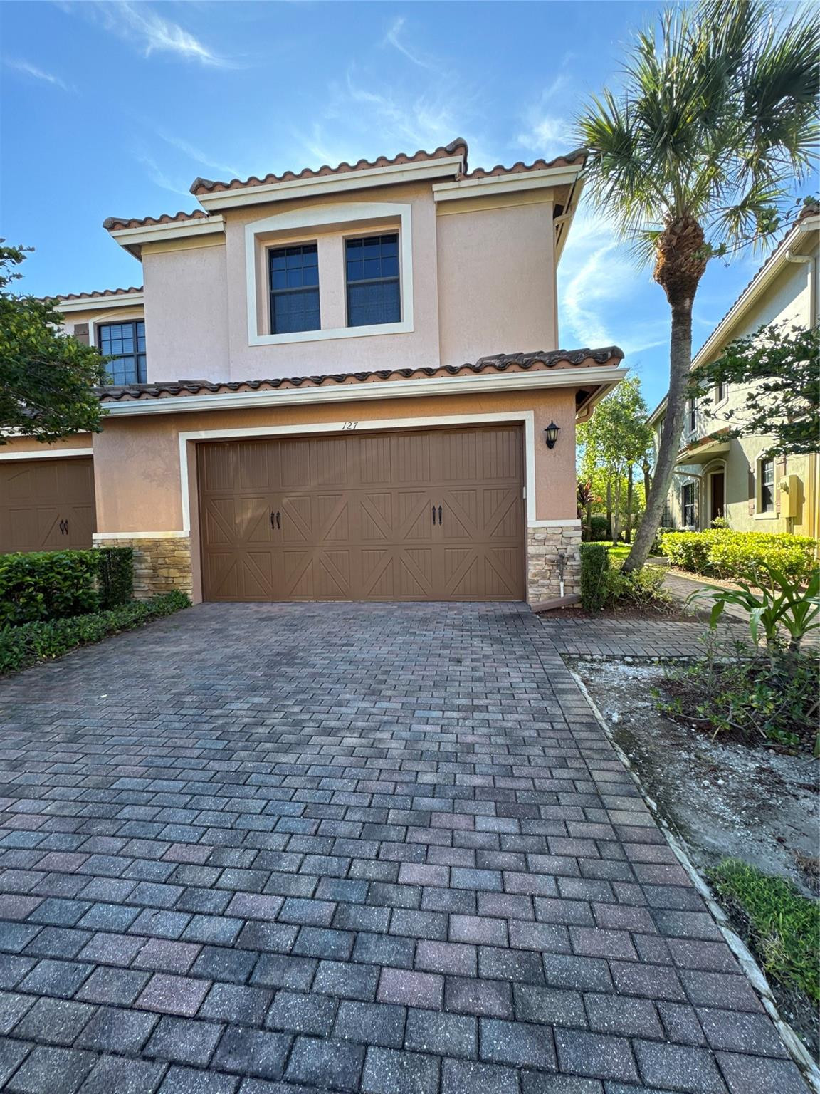 Foto de propiedad en 127 Riverwalk Circle W, Plantation, FL 33325 Plantation con MLS# 