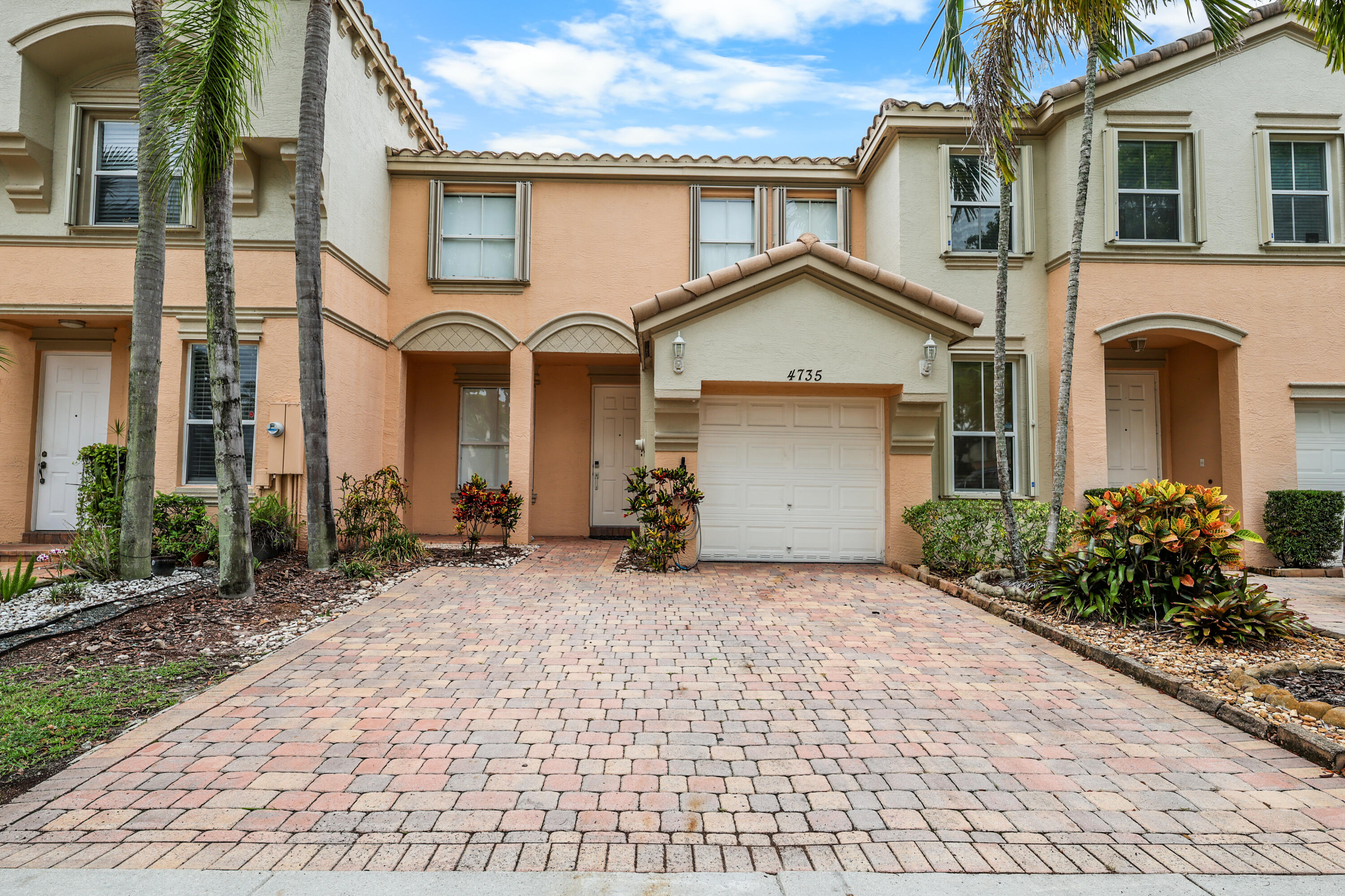 Foto de propiedad en 4735 SW 164th Avenue, Miramar, FL 33027 Miramar con MLS# 
