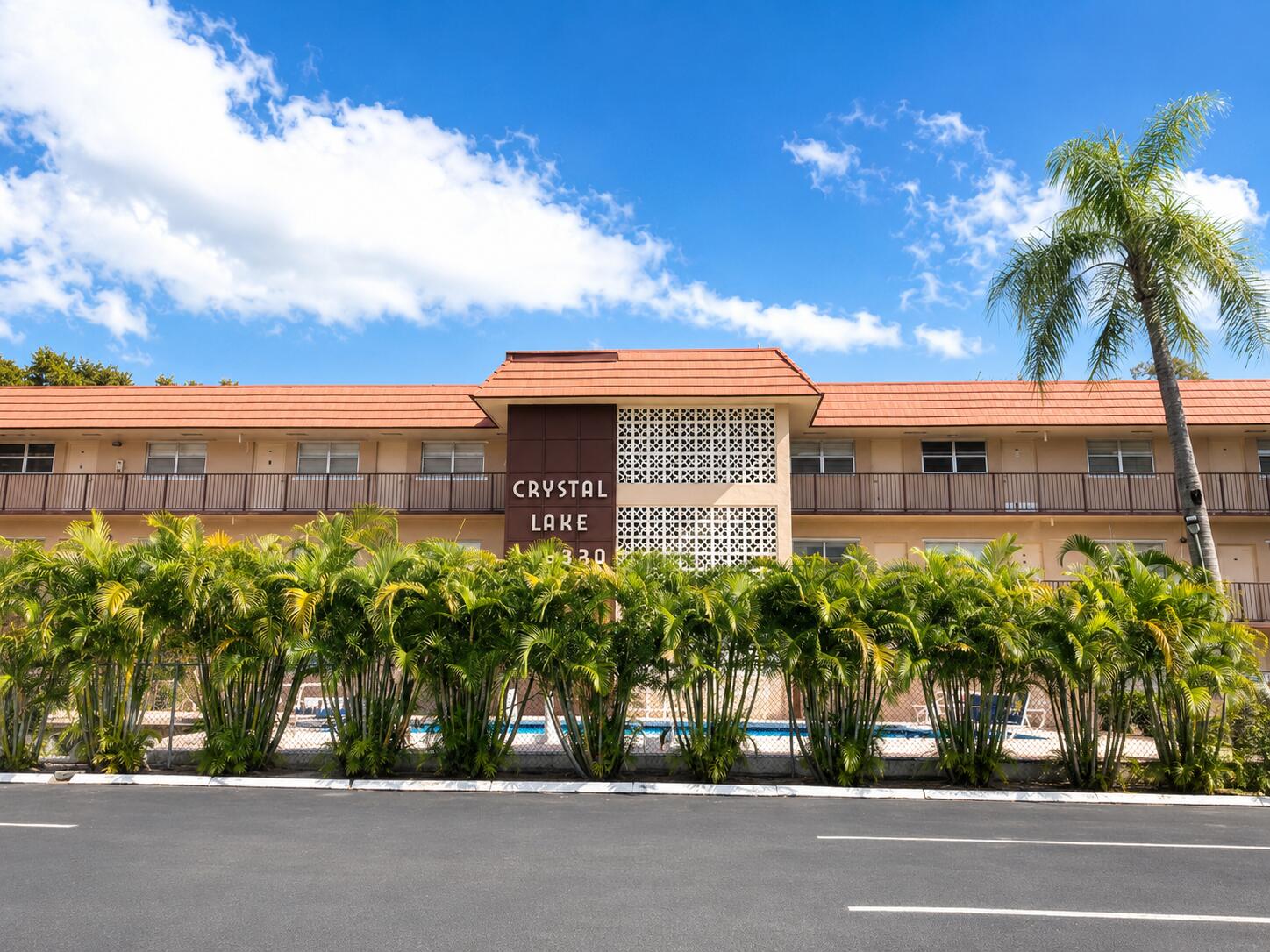 Foto de propiedad en 3930 Crystal Lake Drive 206, Deerfield Beach, FL 33064 Deerfield Beach con MLS# 