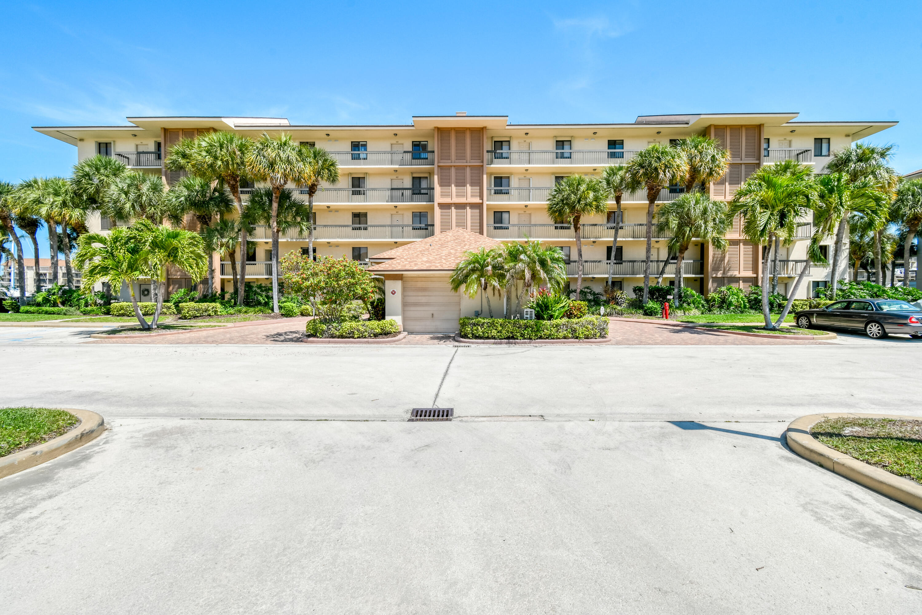Foto de propiedad en 2401 Marina Isle Way 503, Jupiter, FL 33477 Jupiter con MLS# 