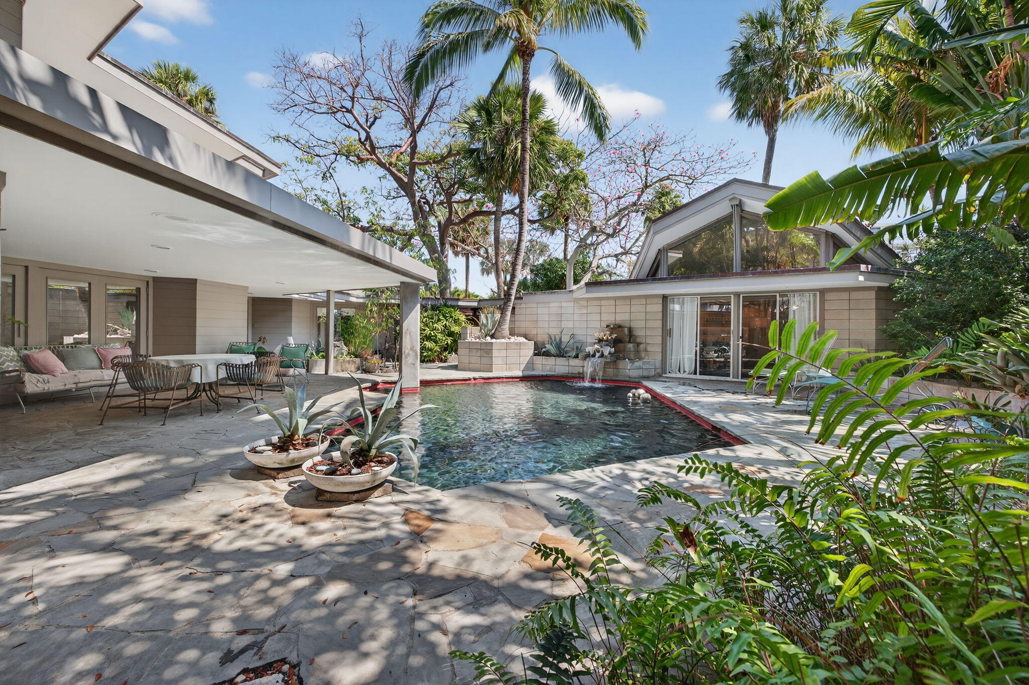 Foto de propiedad en 2040 Coral Reef Drive, Lauderdale-By-The-Sea, FL 33062 Lauderdale-By-The-Sea con MLS# 