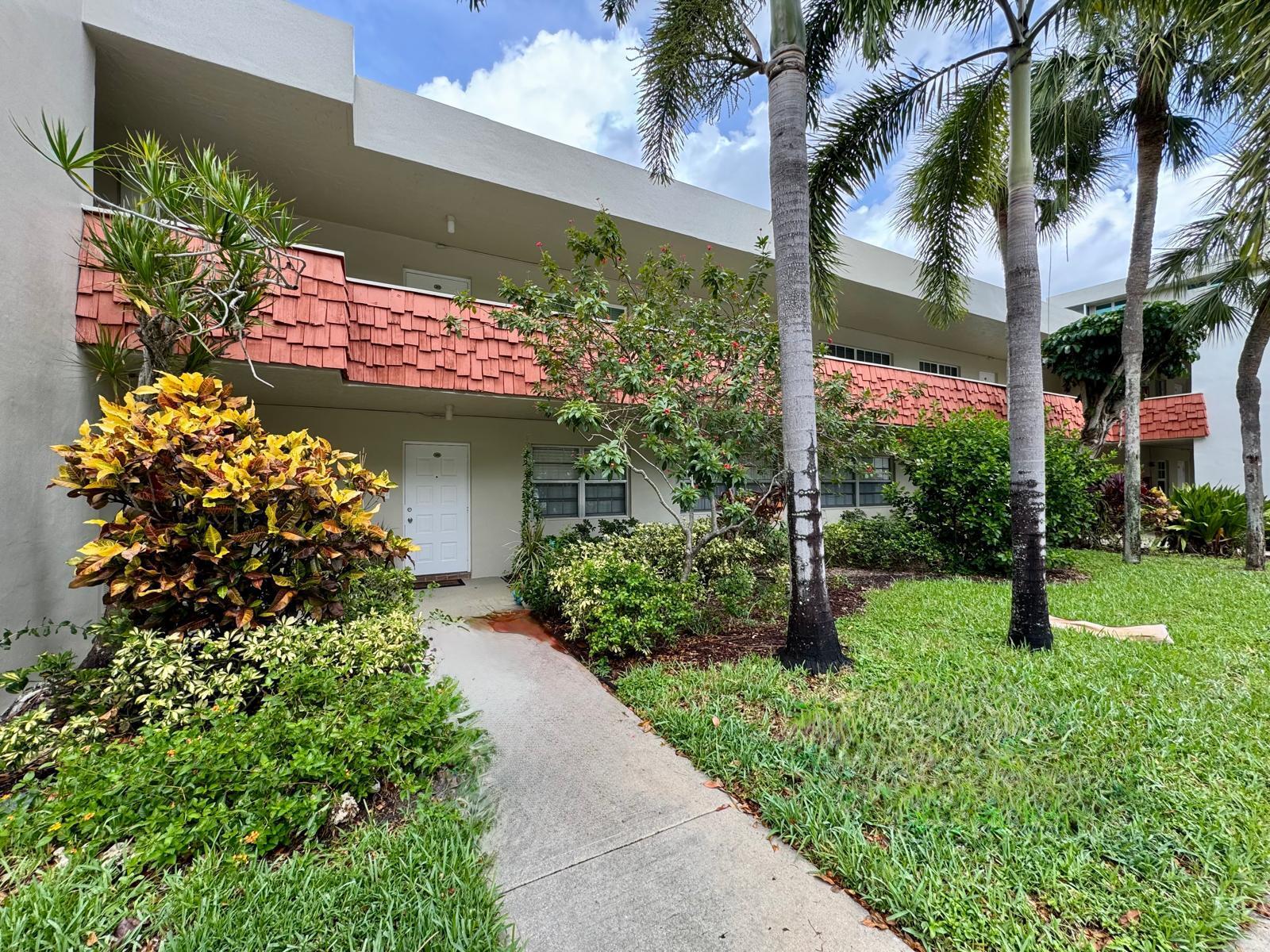 Foto de propiedad en 901 Cypress Terrace 103, Pompano Beach, FL 33069 Pompano Beach con MLS# 