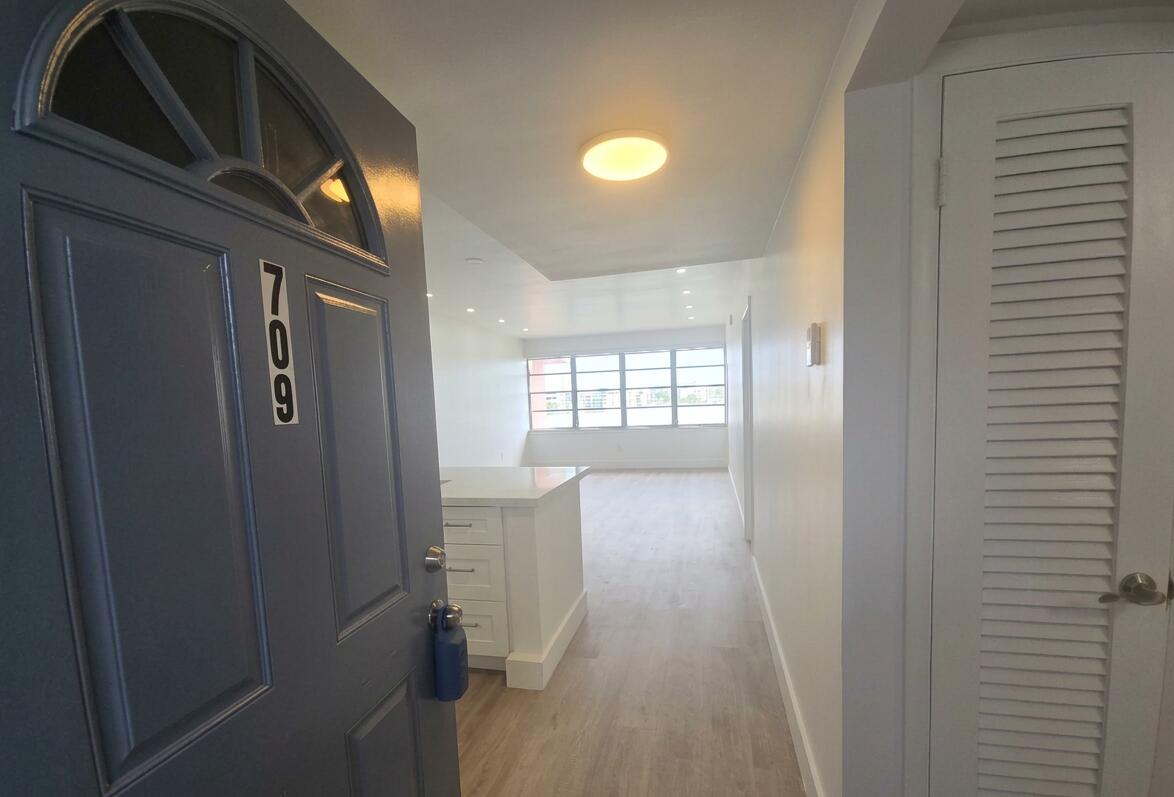Foto de propiedad en 18555 NE 14th Avenue 709, Miami, FL 33179 Miami con MLS# 