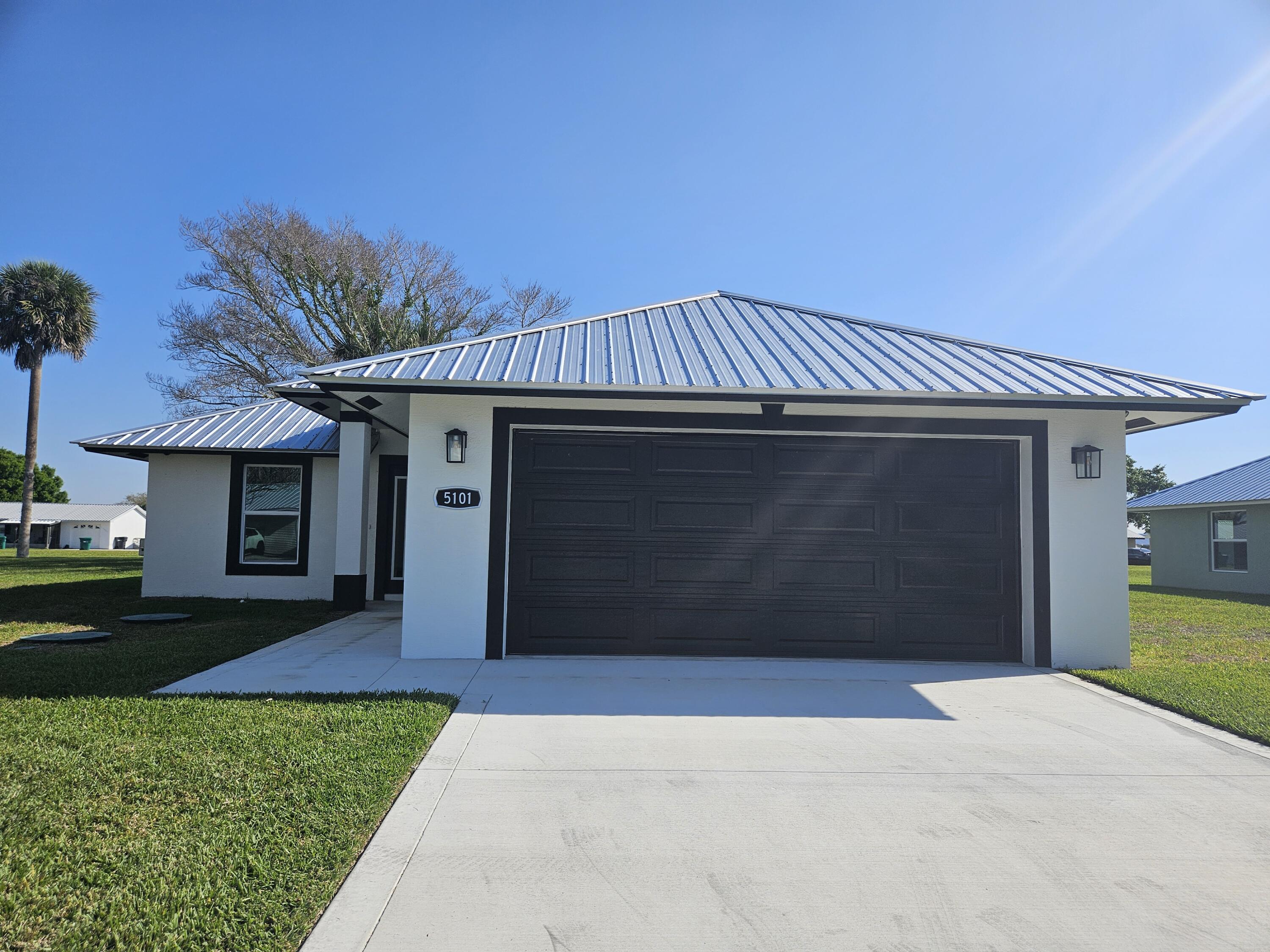 Foto de propiedad en 5101 SE 43rd Trace, Okeechobee, FL 34974 Okeechobee con MLS# 