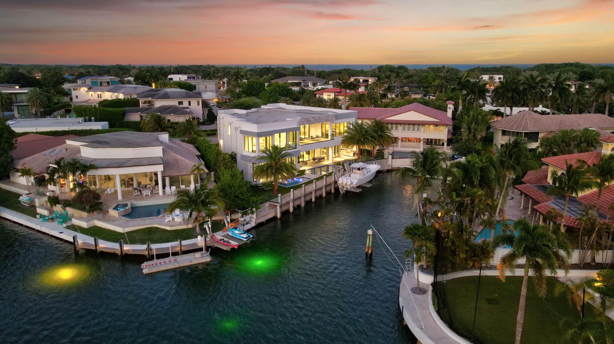 Foto de propiedad en 749 Bamboo Drive, Boca Raton, FL 33432 Boca Raton con MLS# 