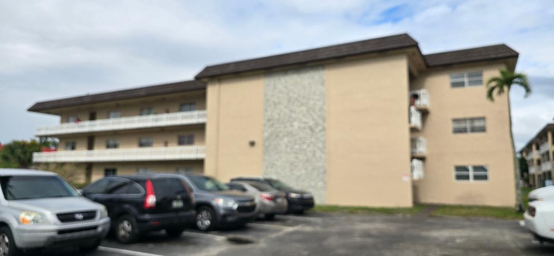 Foto de propiedad en 5861 NW 16th Place 201, Sunrise, FL 33313 Sunrise con MLS# 