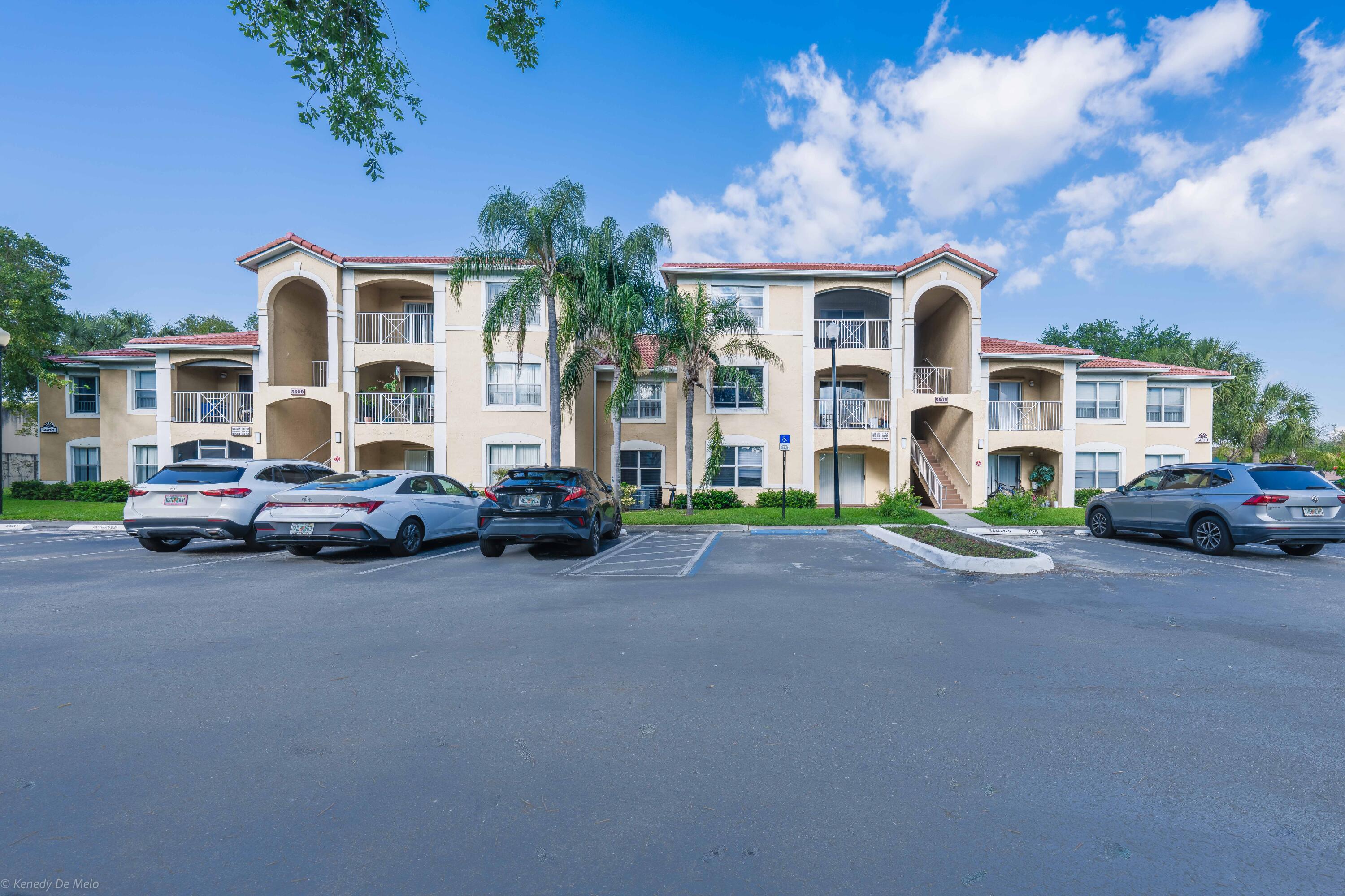 Foto de propiedad en 5600 NW 61st Street 1015, Coconut Creek, FL 33073 Coconut Creek con MLS# 