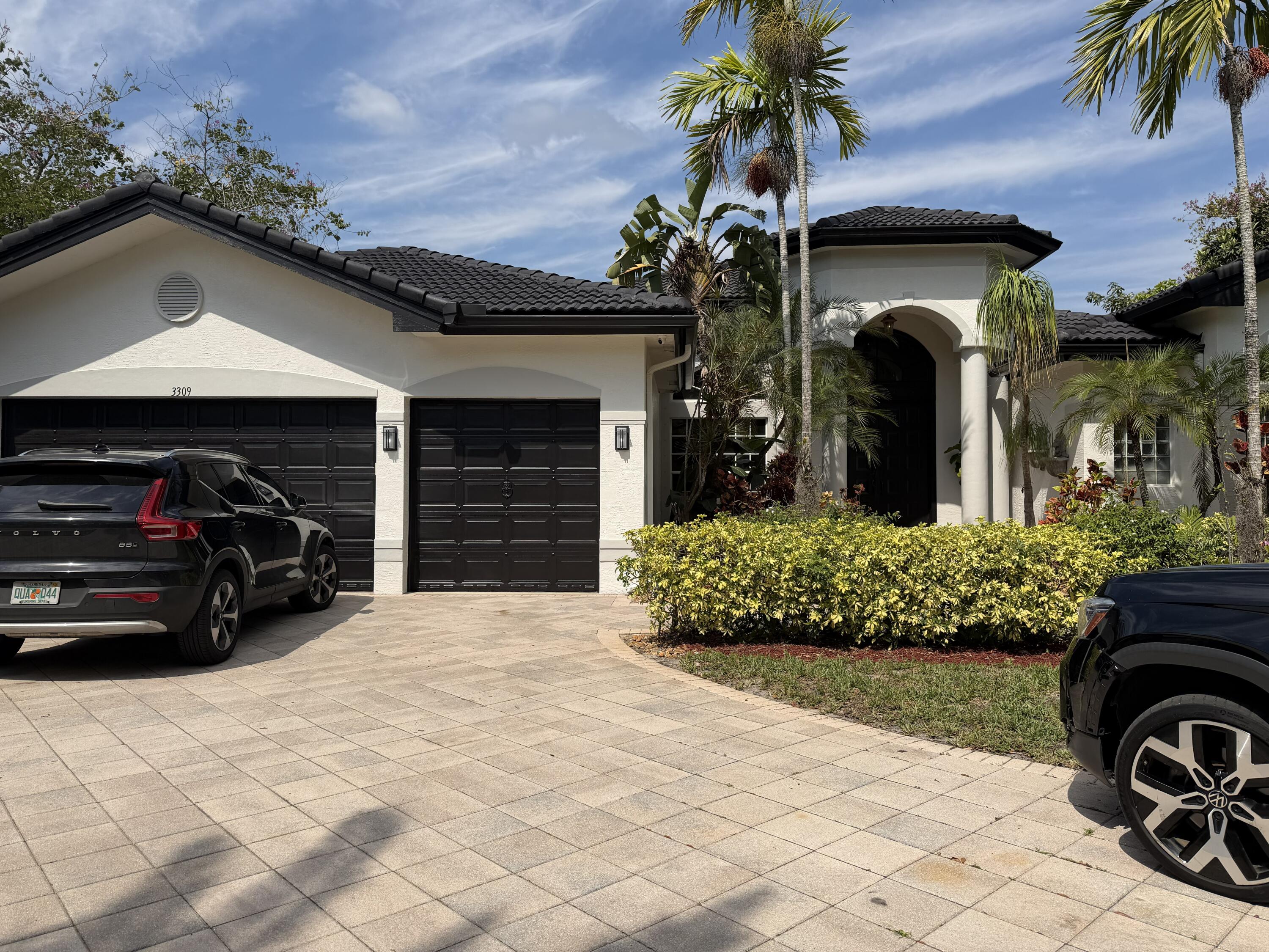 Foto de propiedad en 3309 Bradenham Lane, Davie, FL 33328 Davie con MLS# 