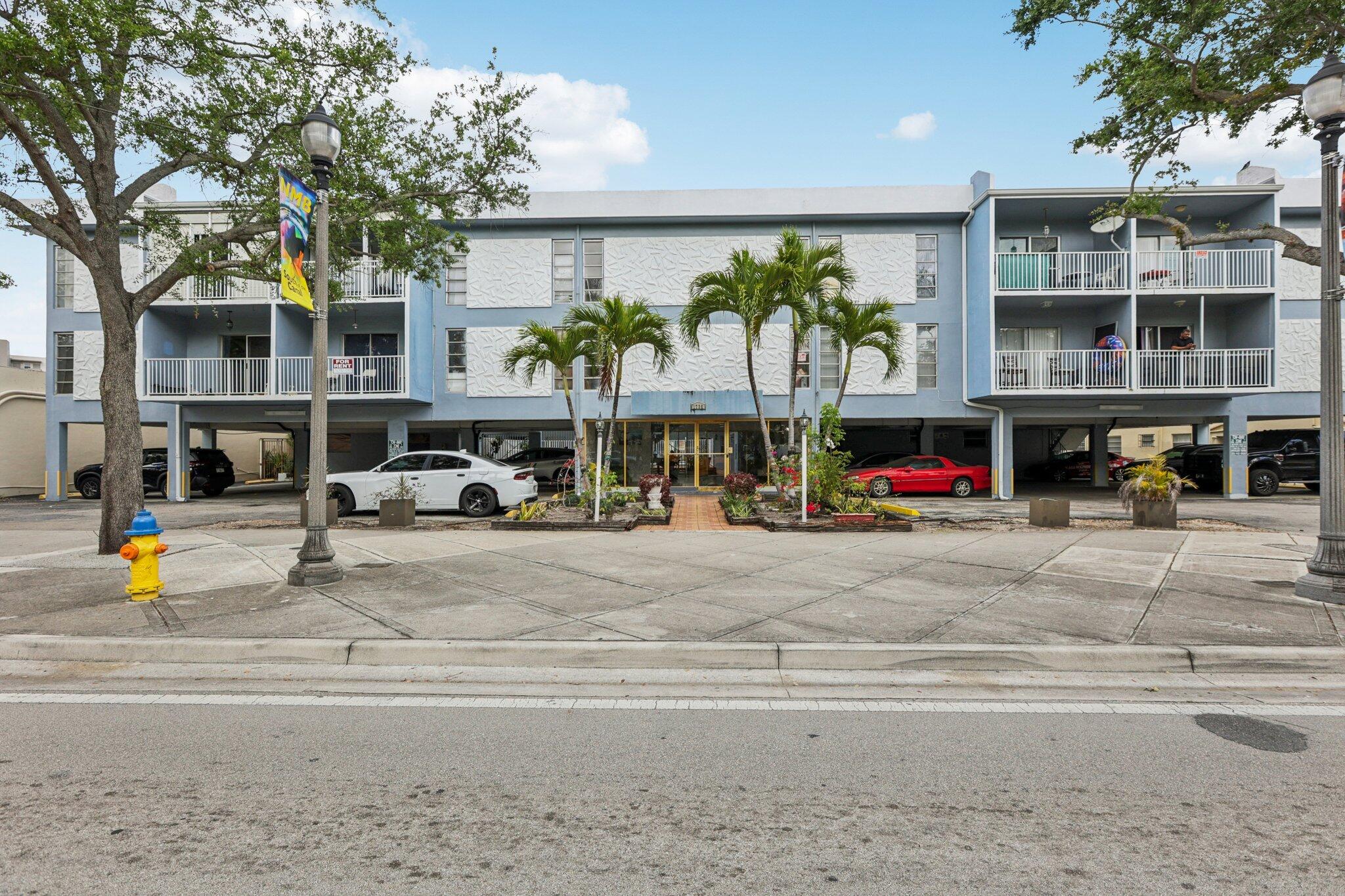 Foto de propiedad en 1735 NE 164th Street F-304, North Miami Beach, FL 33162 North Miami Beach con MLS# 
