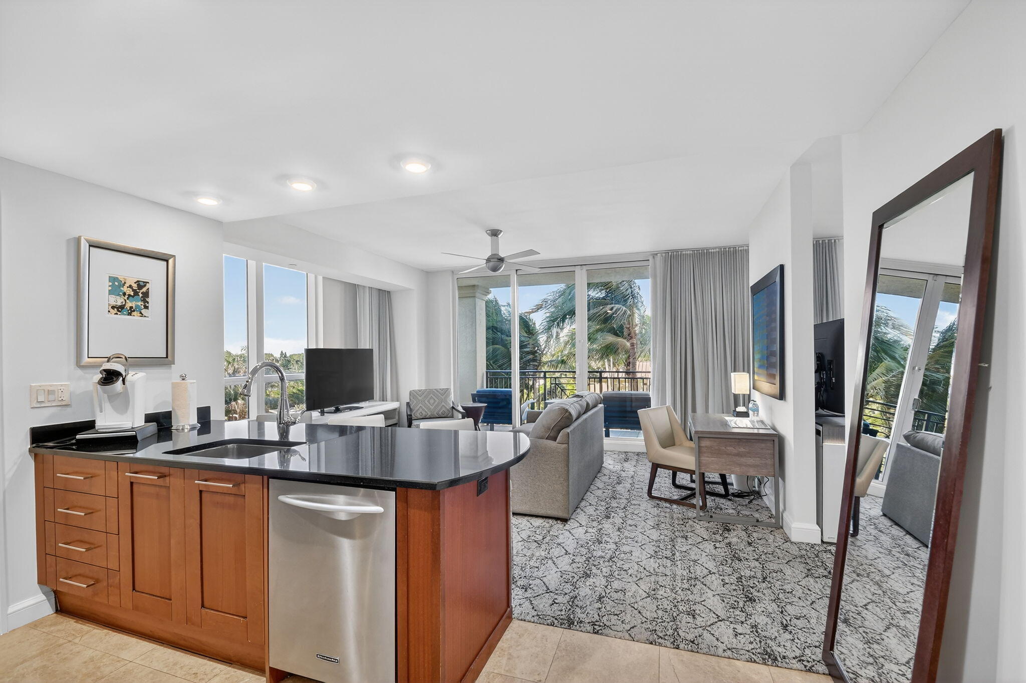 Foto de propiedad en 3800 N Ocean Drive 518, Singer Island, FL 33404 Singer Island con MLS# 