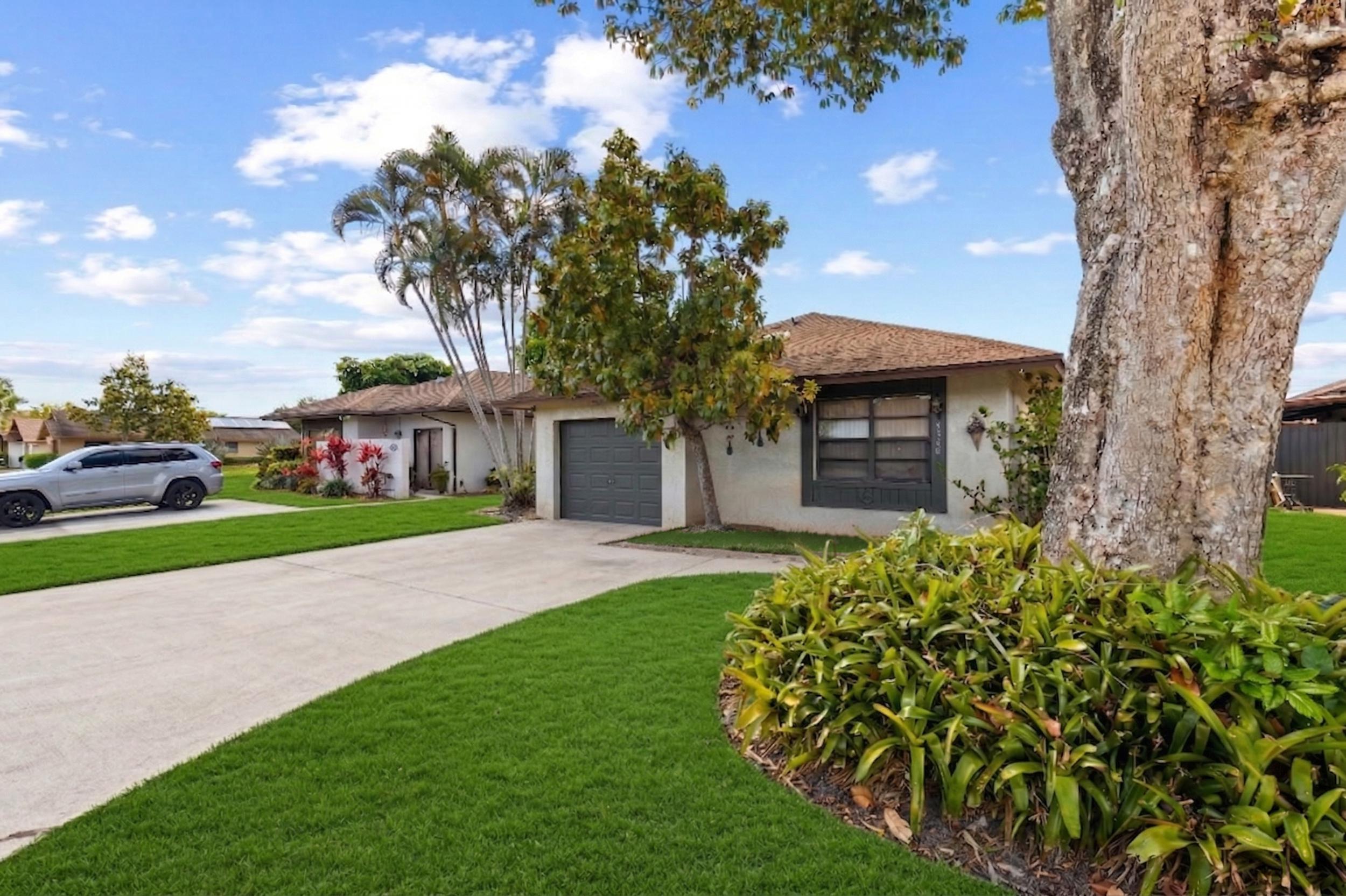 Foto de propiedad en 5388 Mendoza Street 88-b, West Palm Beach, FL 33415 West Palm Beach con MLS# 