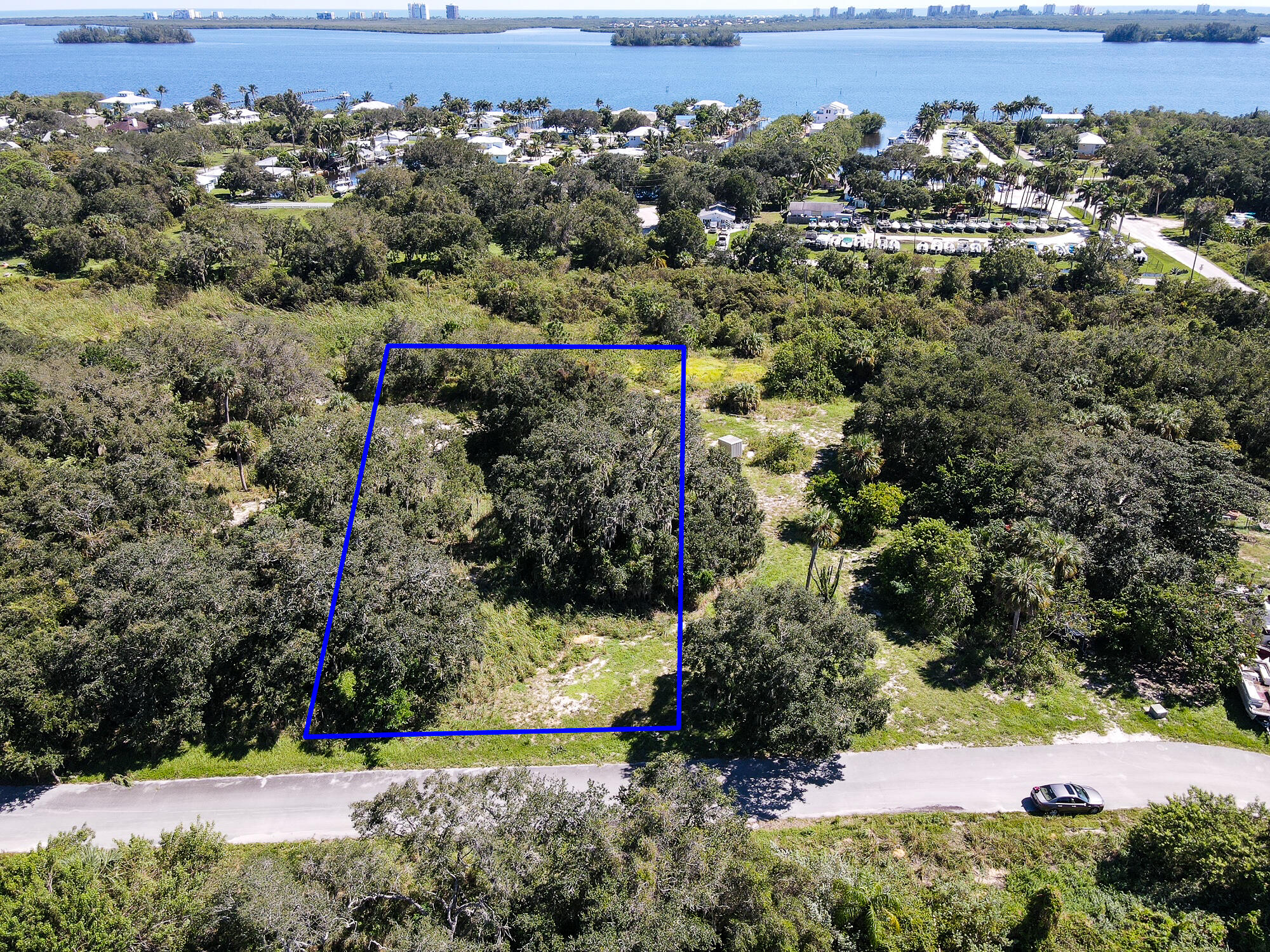 Foto de propiedad en 4108 Mariner Oaks Way, St. Lucie Village, FL 34946 St. Lucie Village con MLS# 