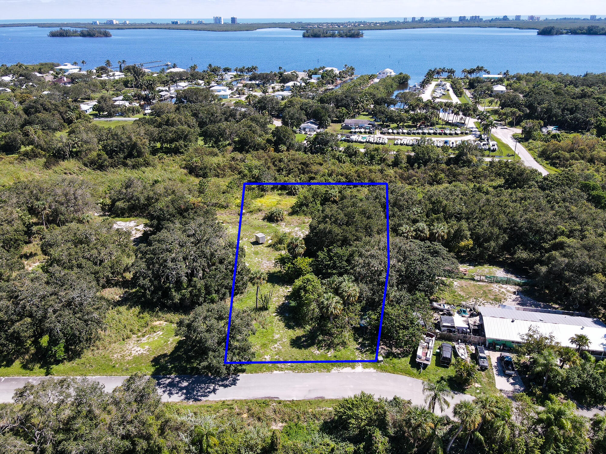 Foto de propiedad en 4104 Mariner Oaks Way, Fort Pierce, FL 34946 Fort Pierce con MLS# 