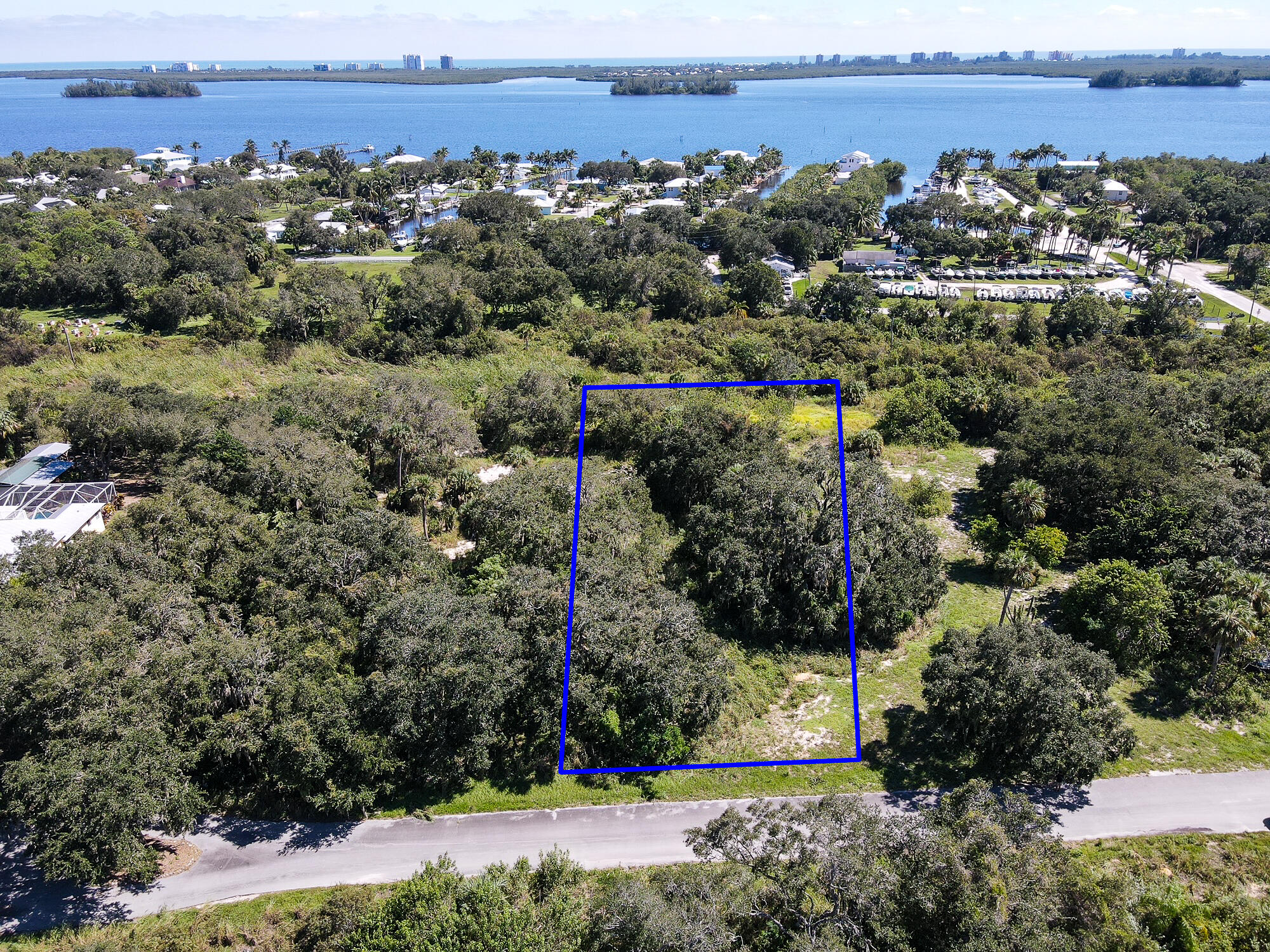 Foto de propiedad en 4112 Mariner Oaks Way, Fort Pierce, FL 34946 Fort Pierce con MLS# 